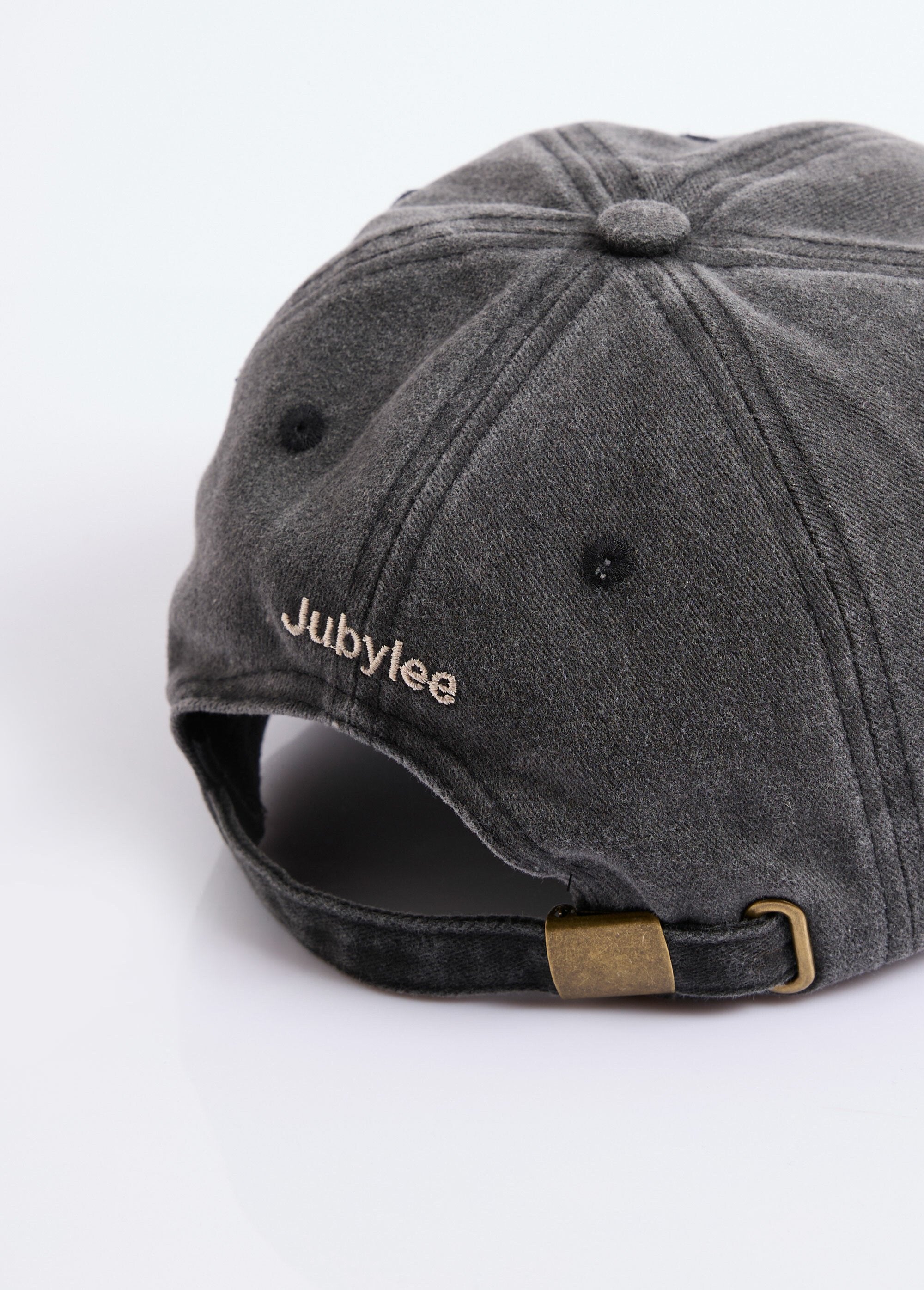 Used_denim_cap_with_heart_embroidery_Gray_DE1_slim