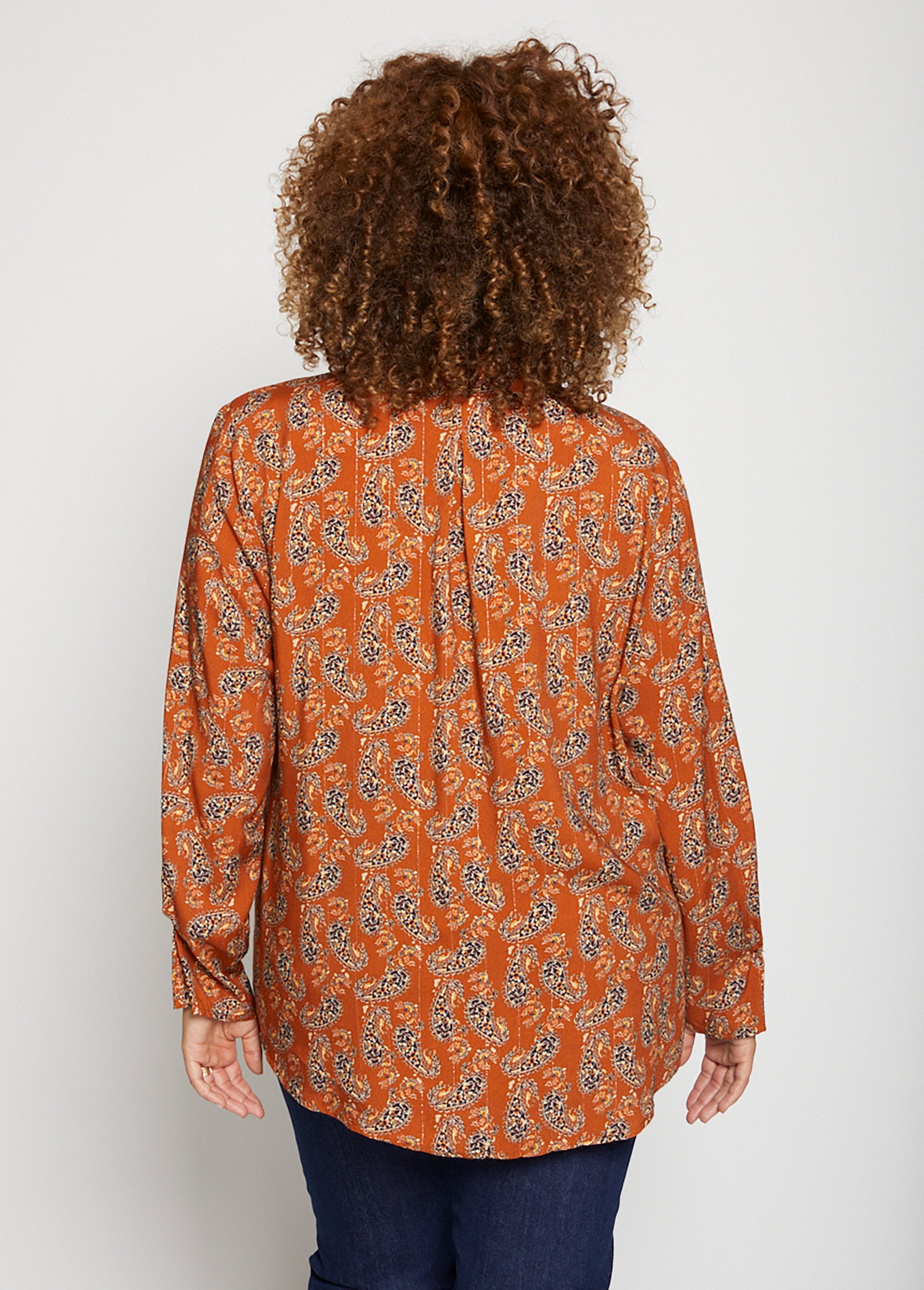 Printed_flowing_blouse_Caramel_DO1_curvy