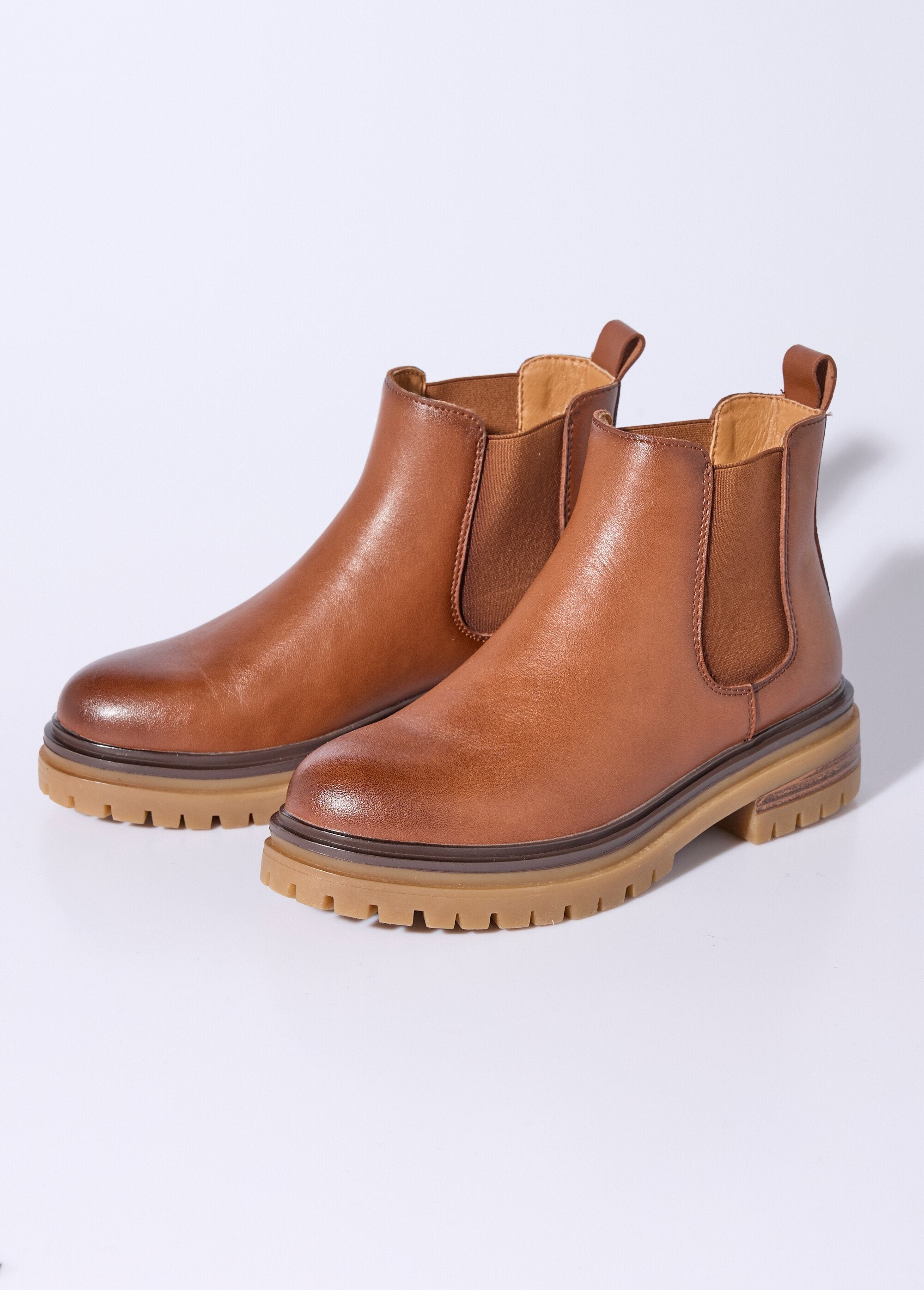 Leather_Chelsea_boots_with_thick_sole_camel_DE1_slim