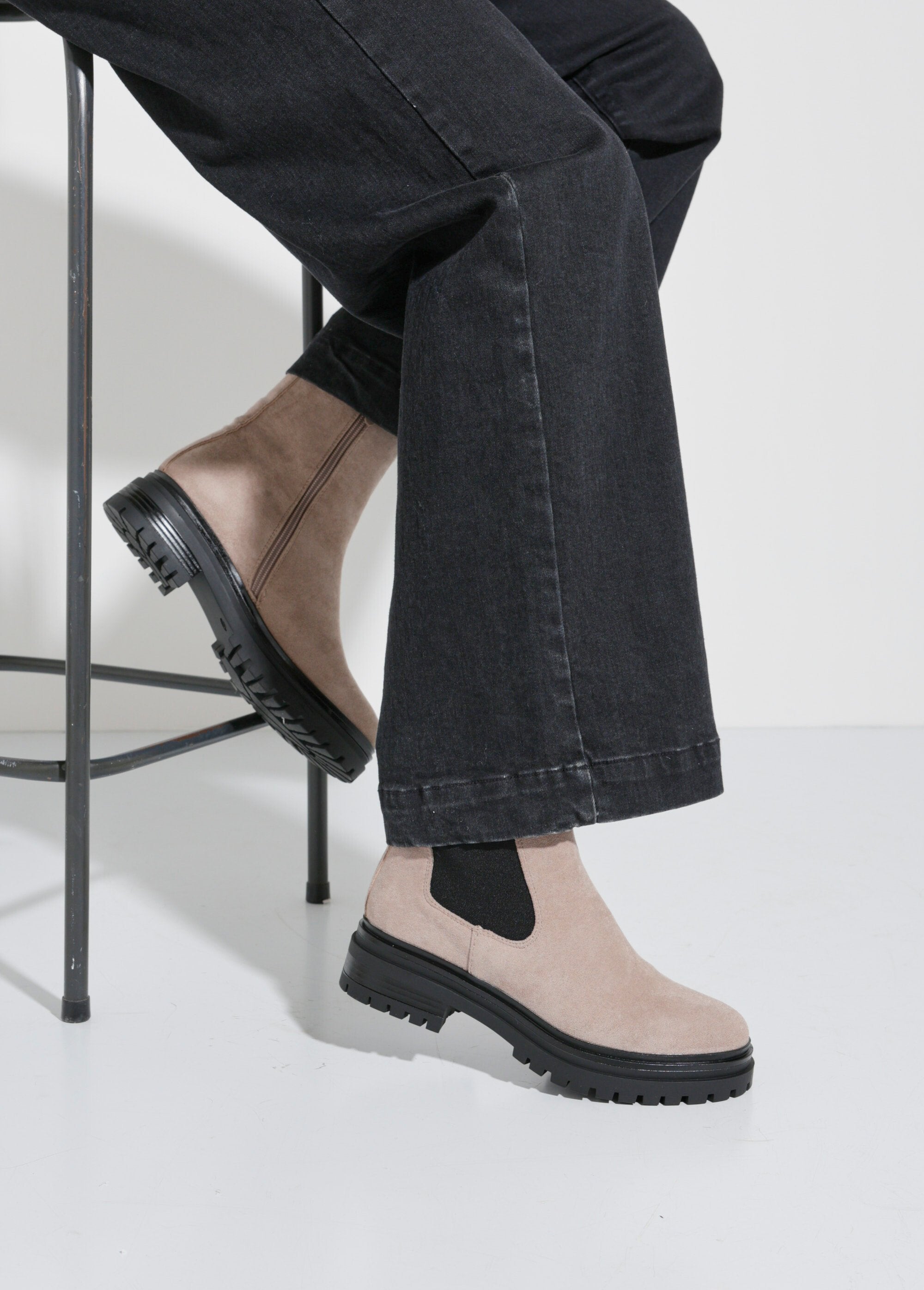 High_Chelsea_boots_with_lugged_soles_Beige_SF1_slim