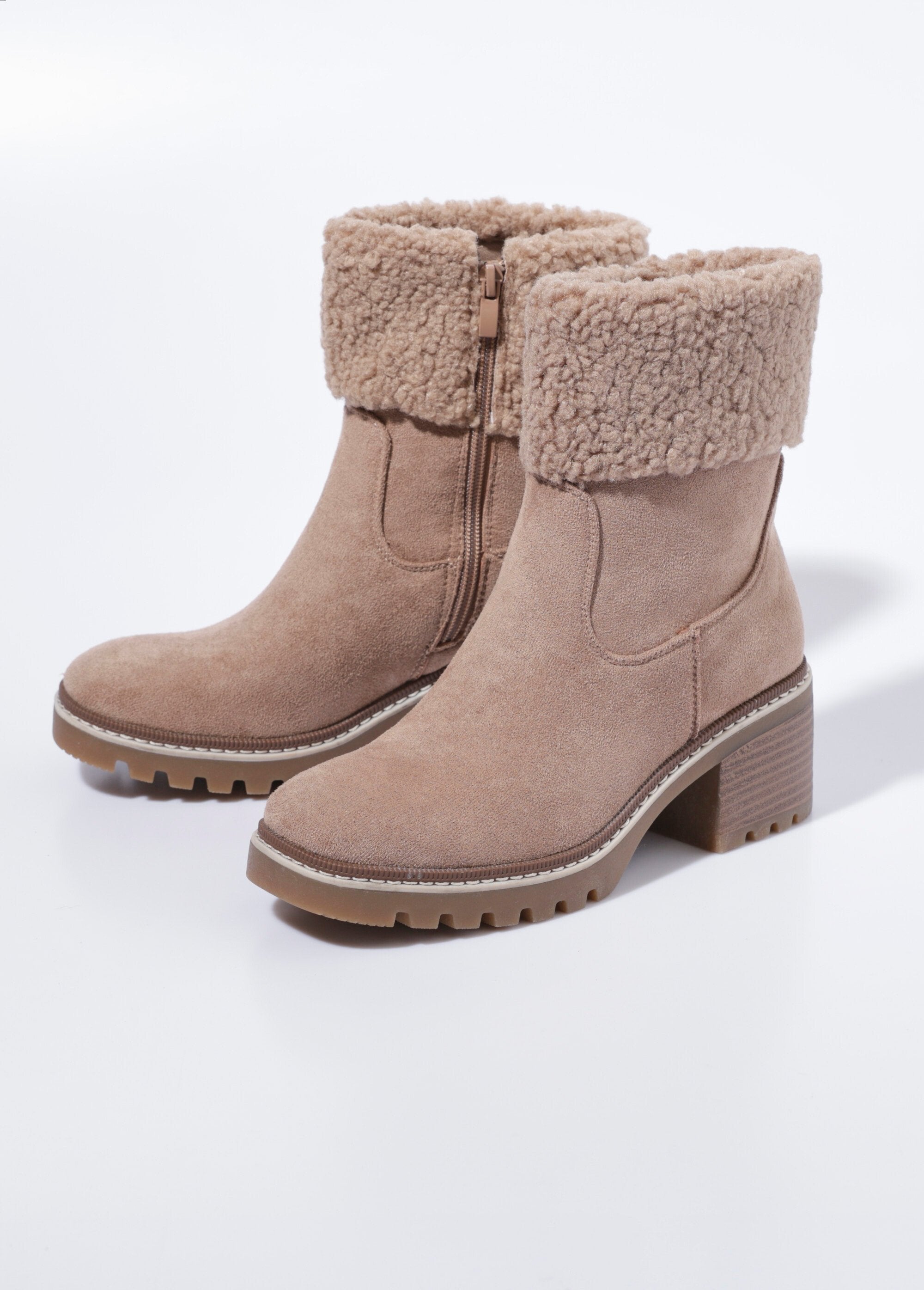 Suede_boots_with_heels_and_fur_cuffs_Beige_DE1_slim