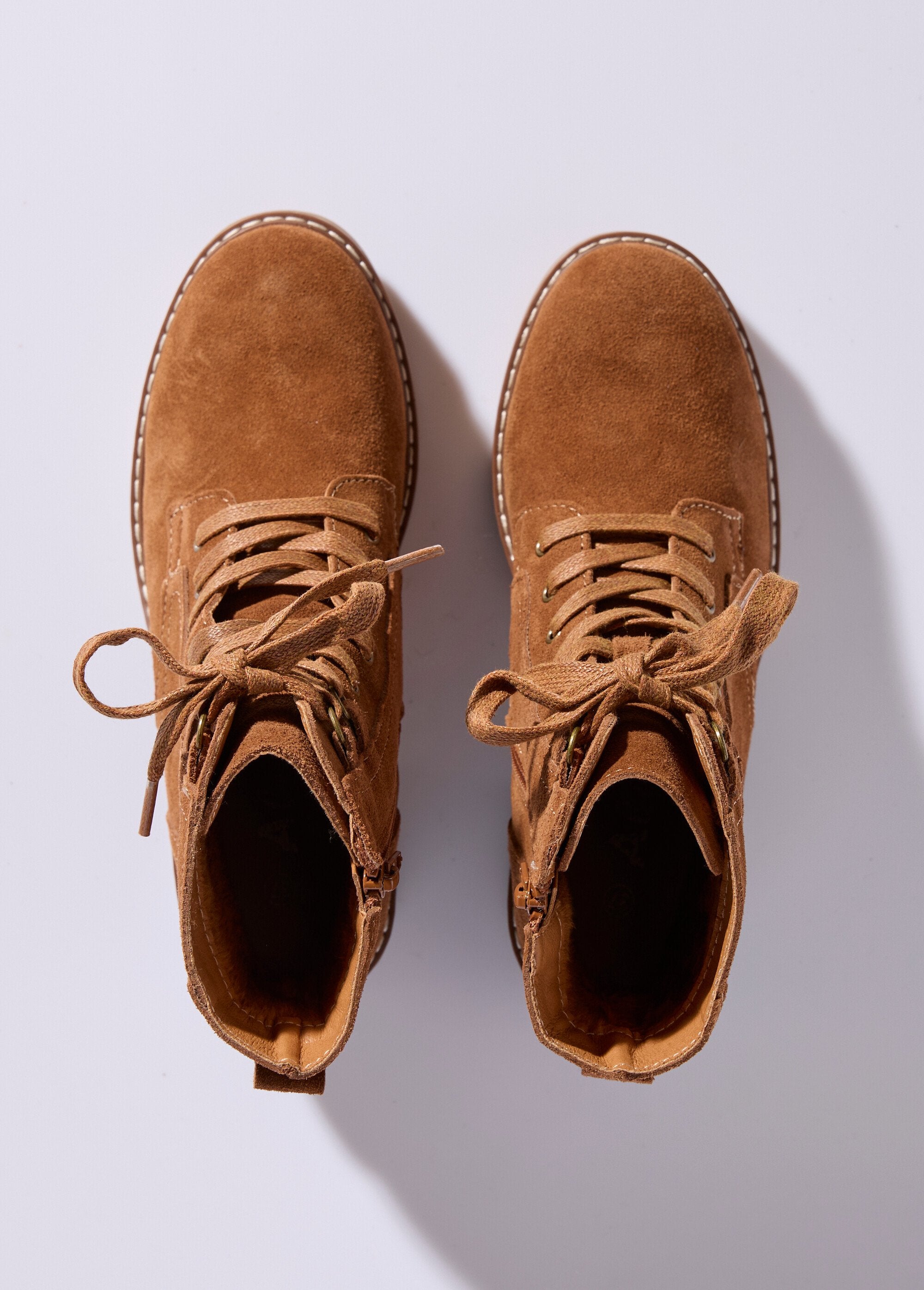 Notched_leather_ankle_boots_with_wide_heel_camel_OV1_slim