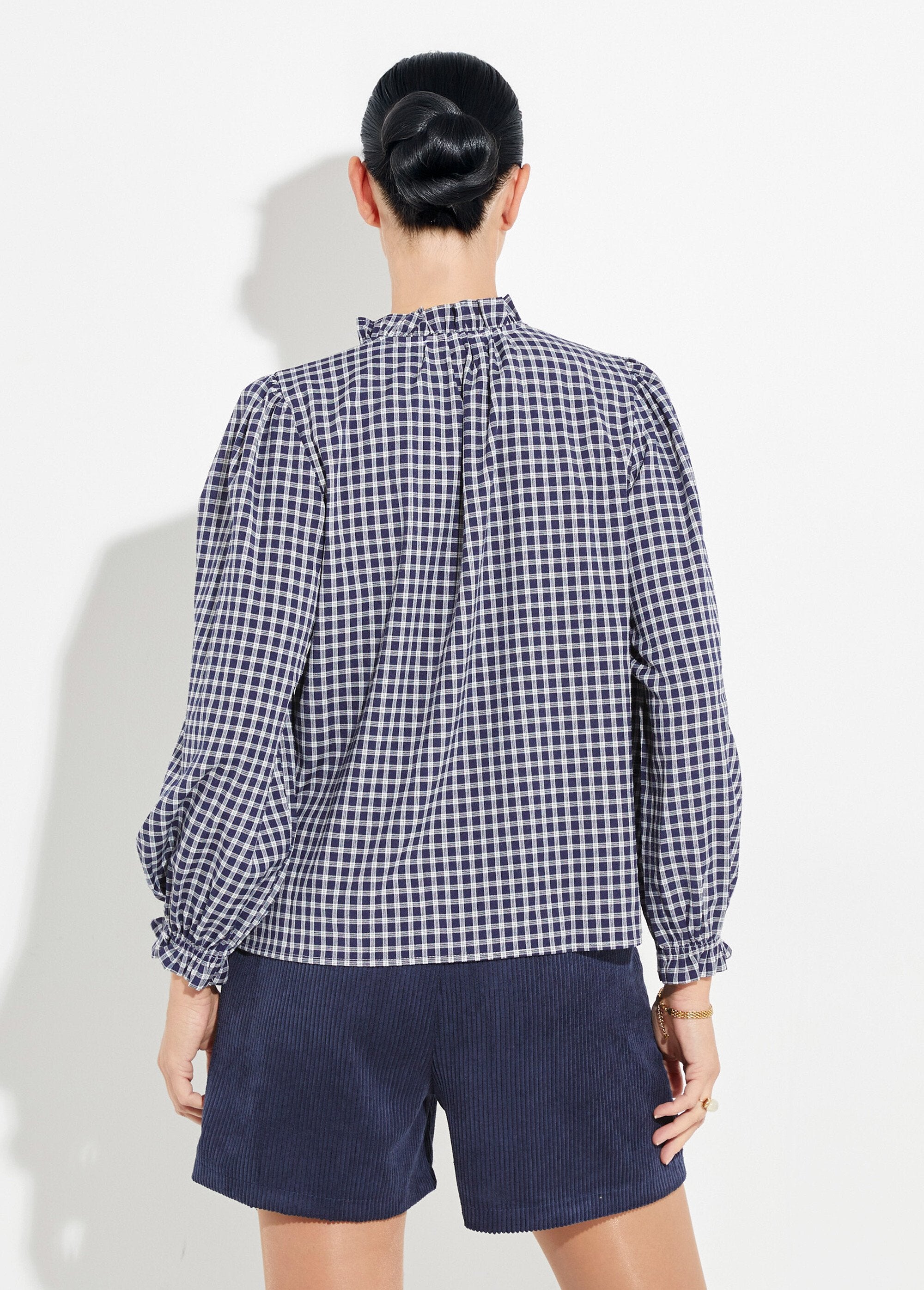 Checkered_blouse_with_pleated_collar_and_cuffs_Marine_DO1_slim