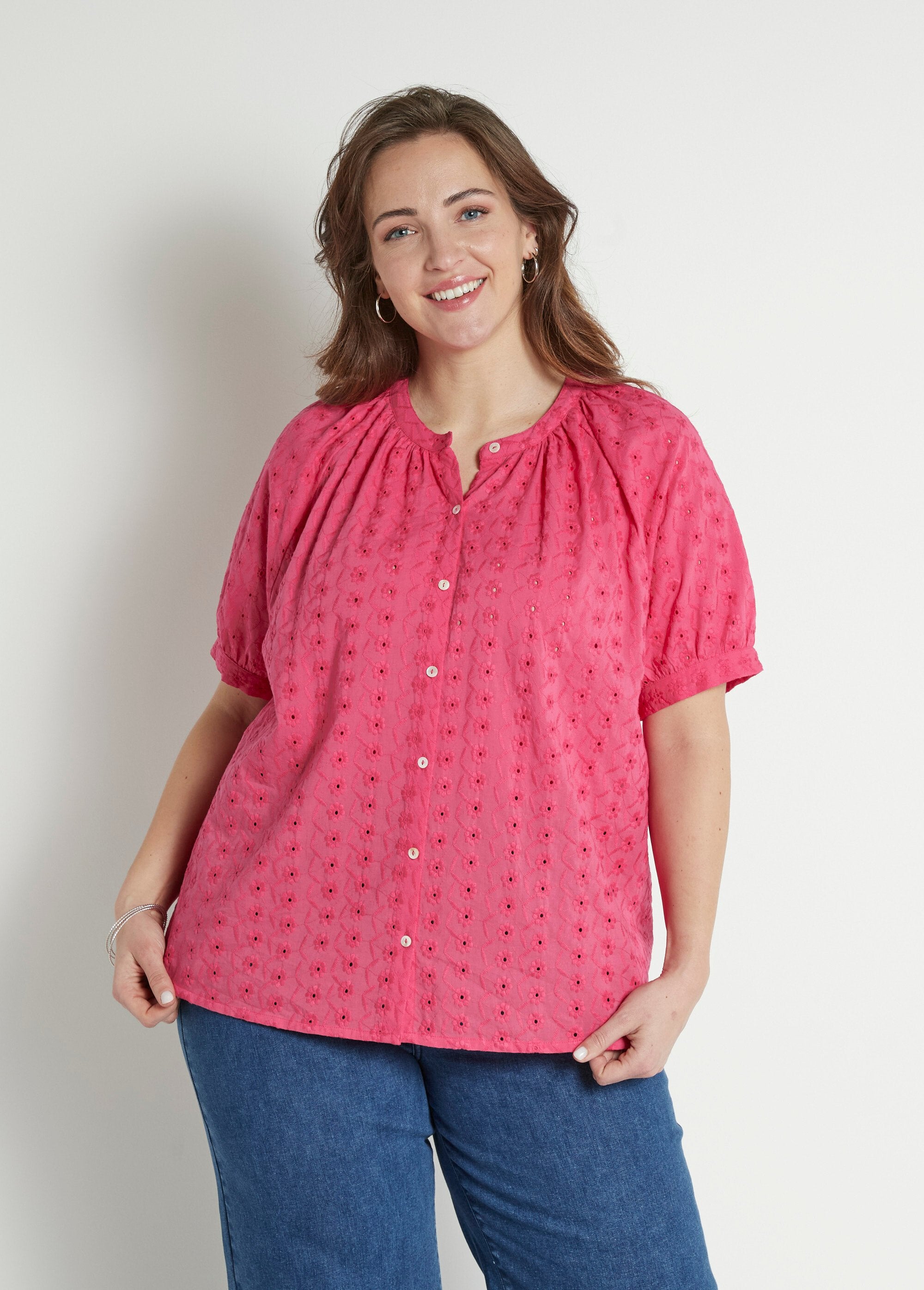 Loose-fitting_embroidered_cotton_blouse_without_collar_Fuchsia_FA1_curvy
