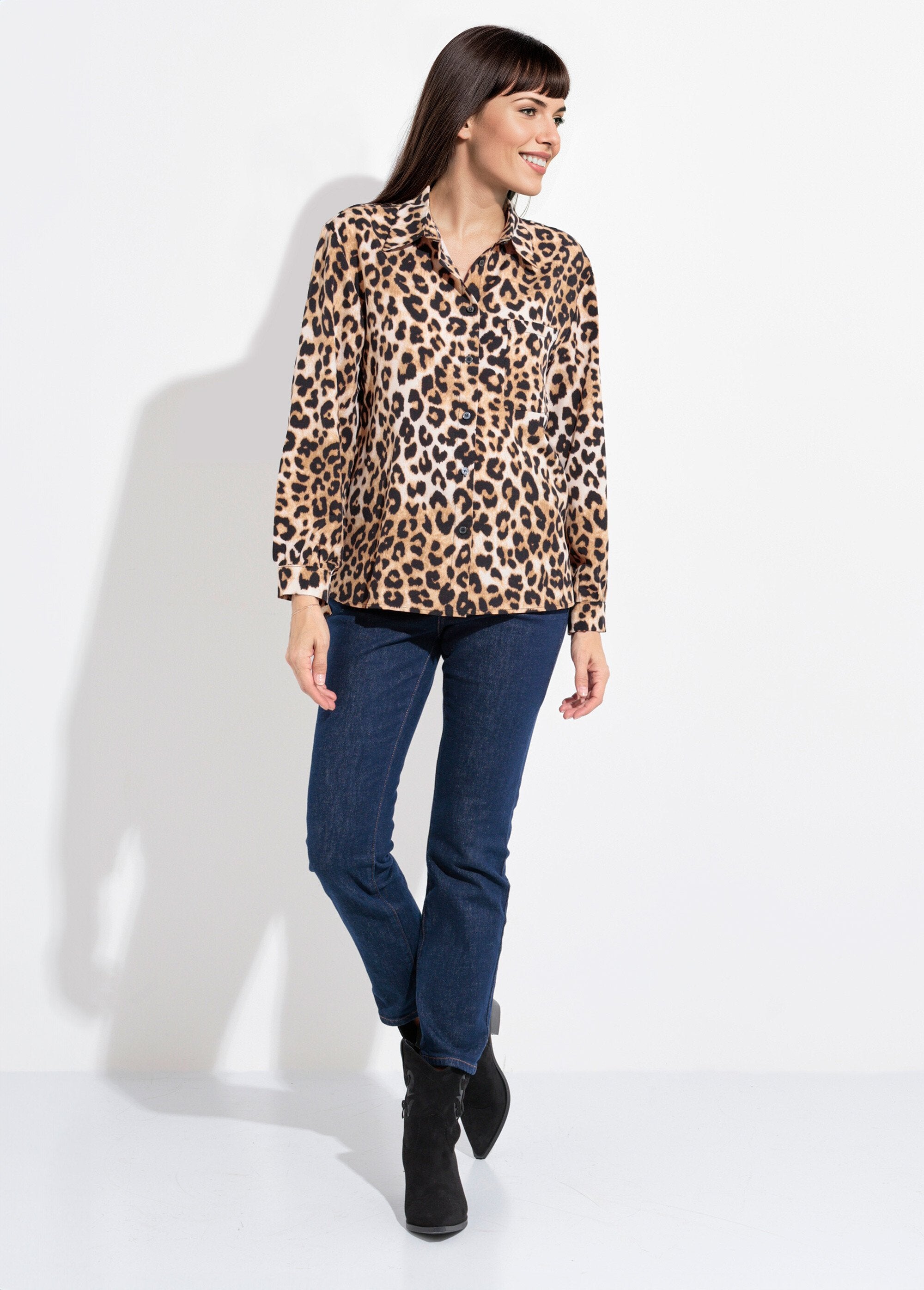 Flowing_leopard_blouse_with_tailored_collar_Leopard_SF1_slim