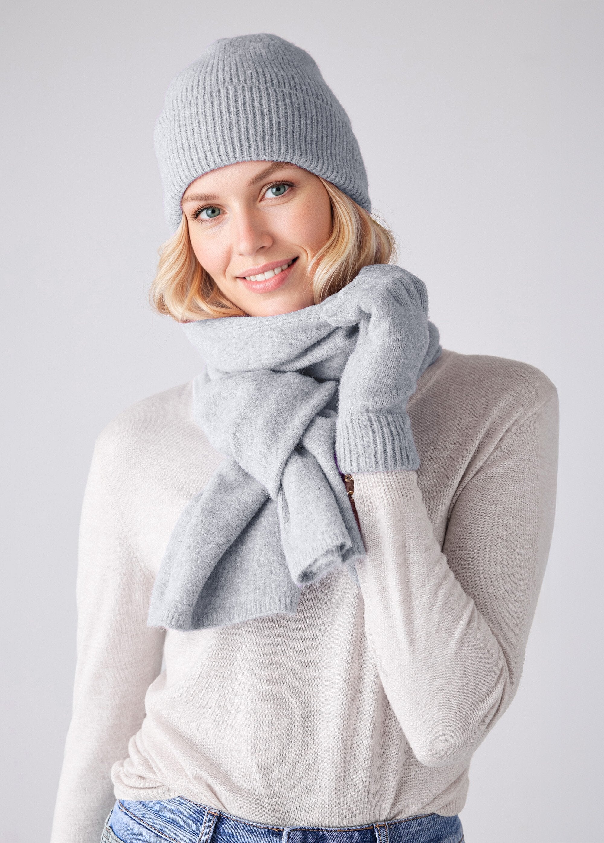 Warm_knitted_scarf_with_wool_Beige_china_SF1_slim
