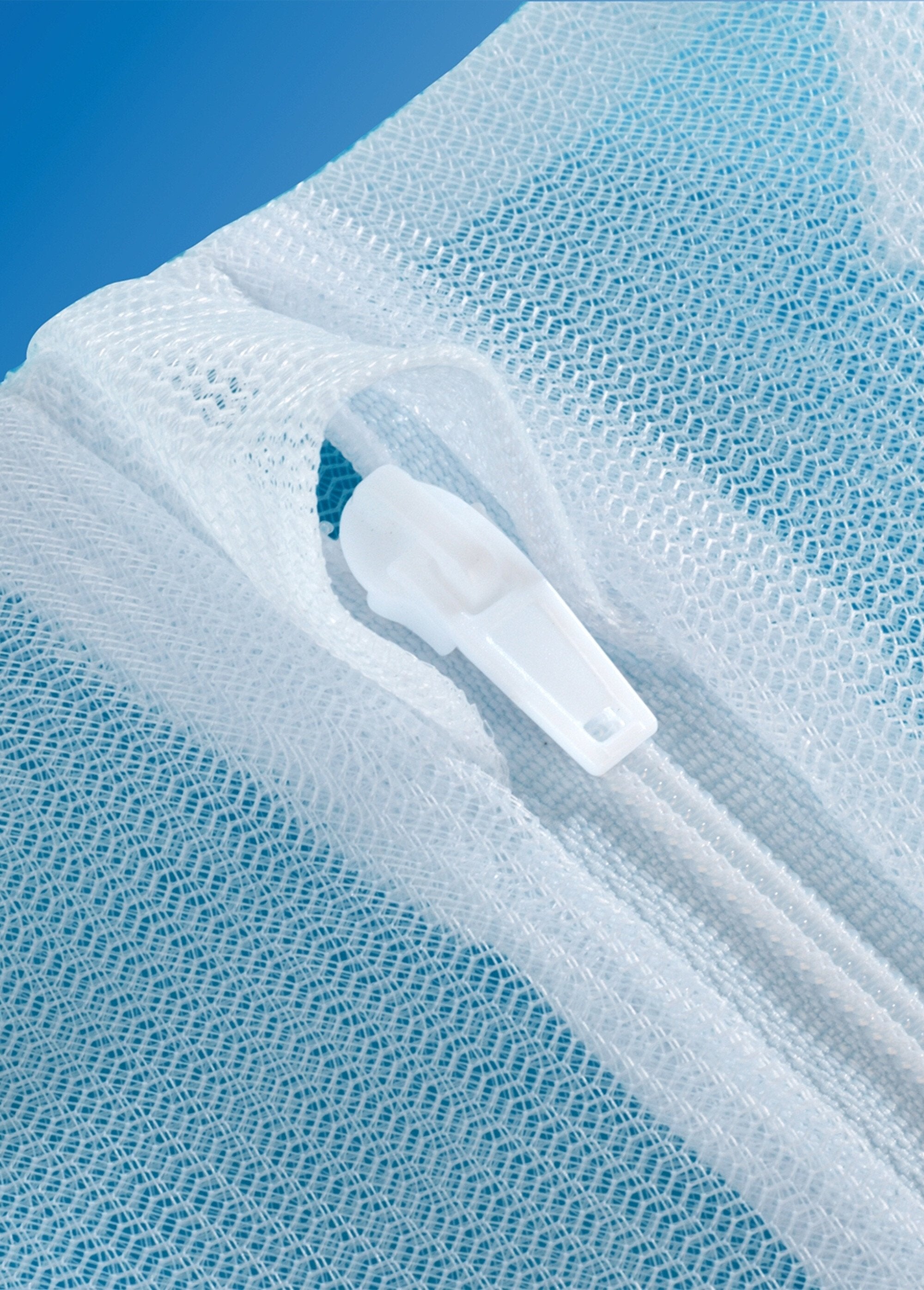 Zipped_laundry_net_-_set_of_3_White_and_pink_DE2_slim