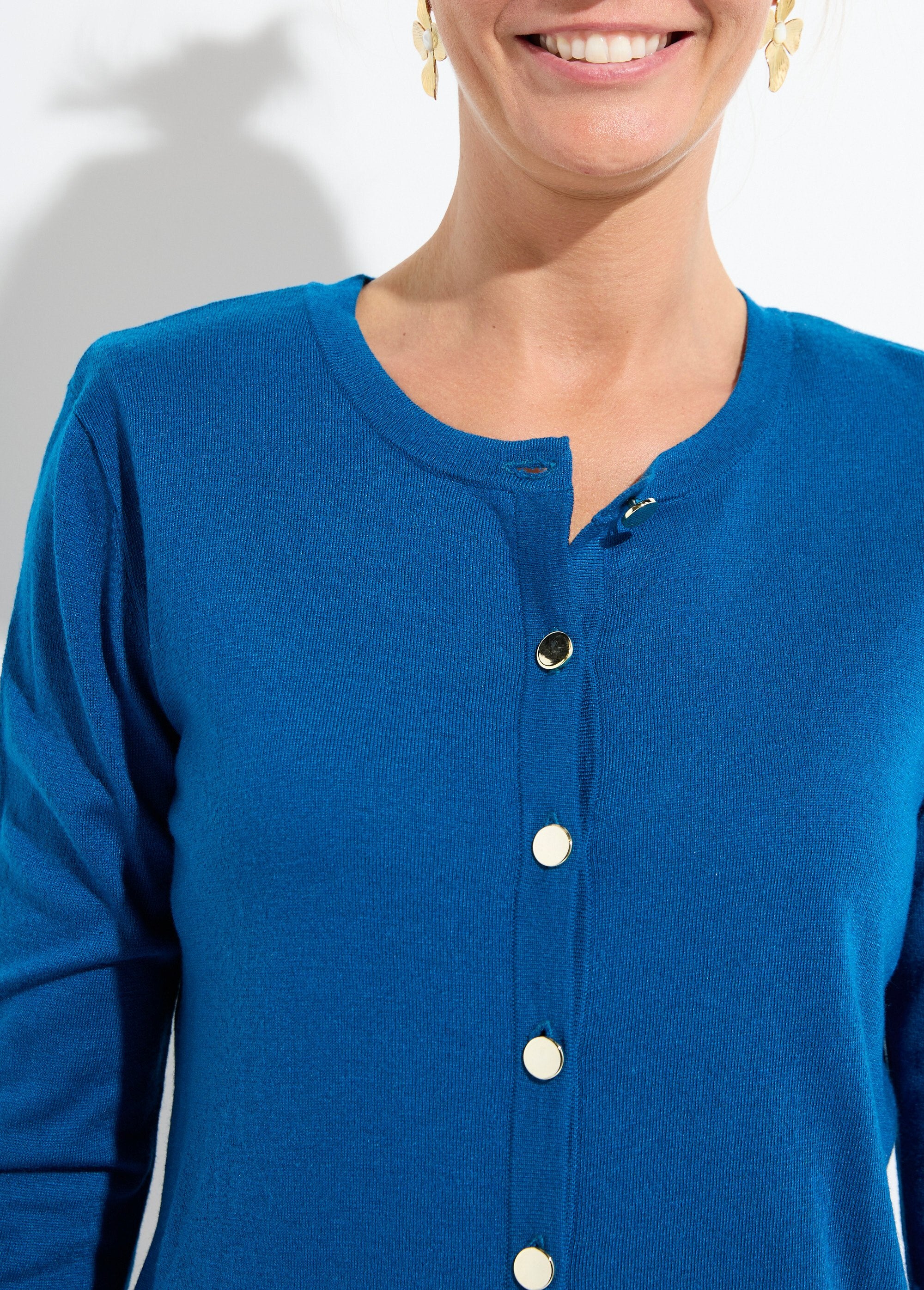 Fine_round_neck_buttoned_cardigan_in_plain_jersey_with_merino_wool_Duck_DE1_slim