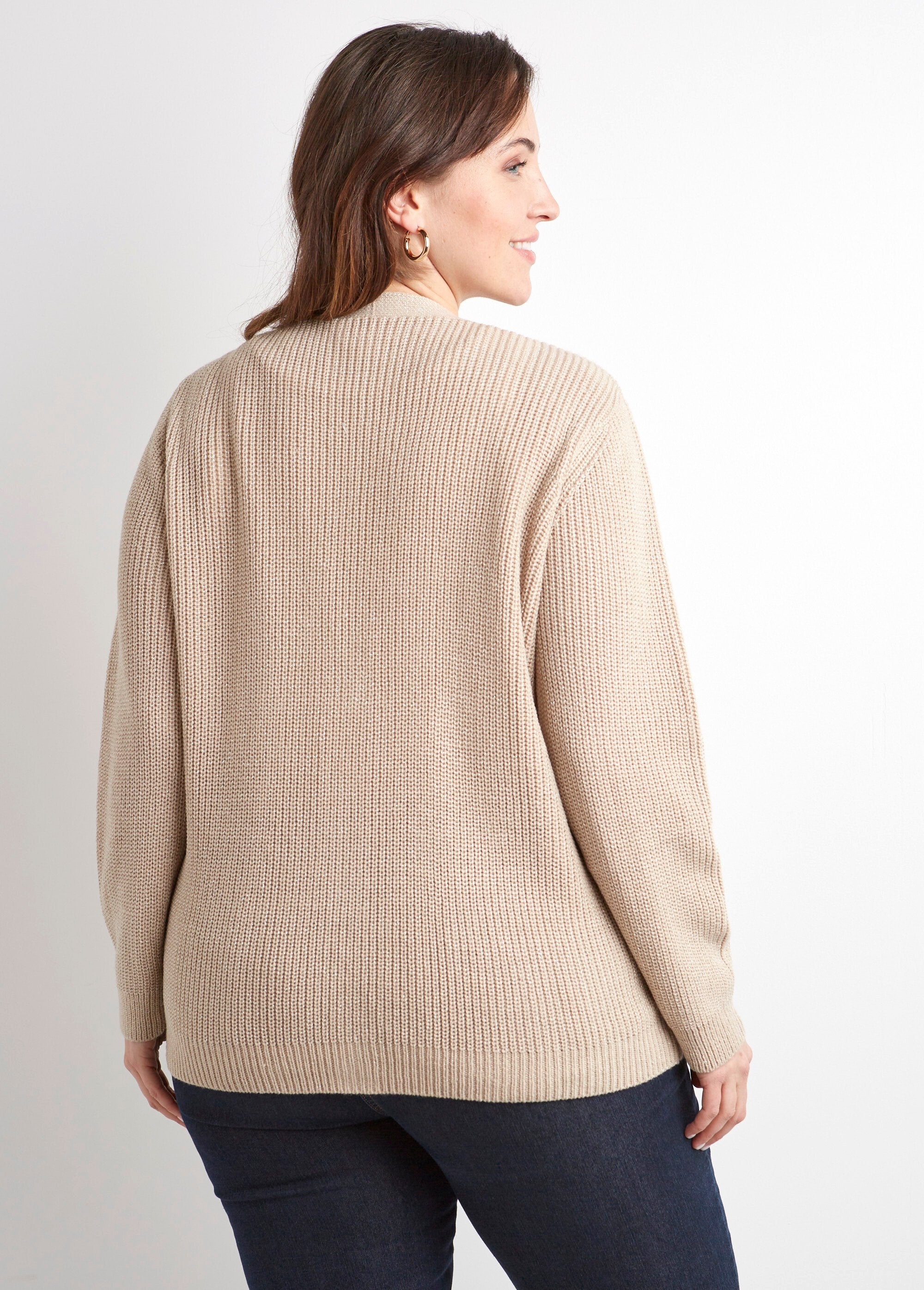 Long_shiny_buttoned_vest_with_long_sleeves_String_DO1_curvy