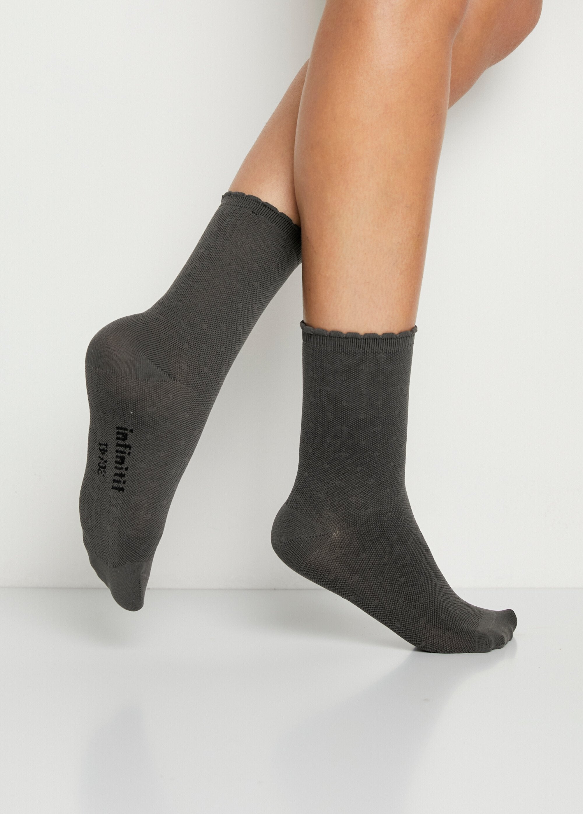 Thin_socks_with_tone-on-tone_patterns_Black_and_gray_ass_lot_2_DO1_slim