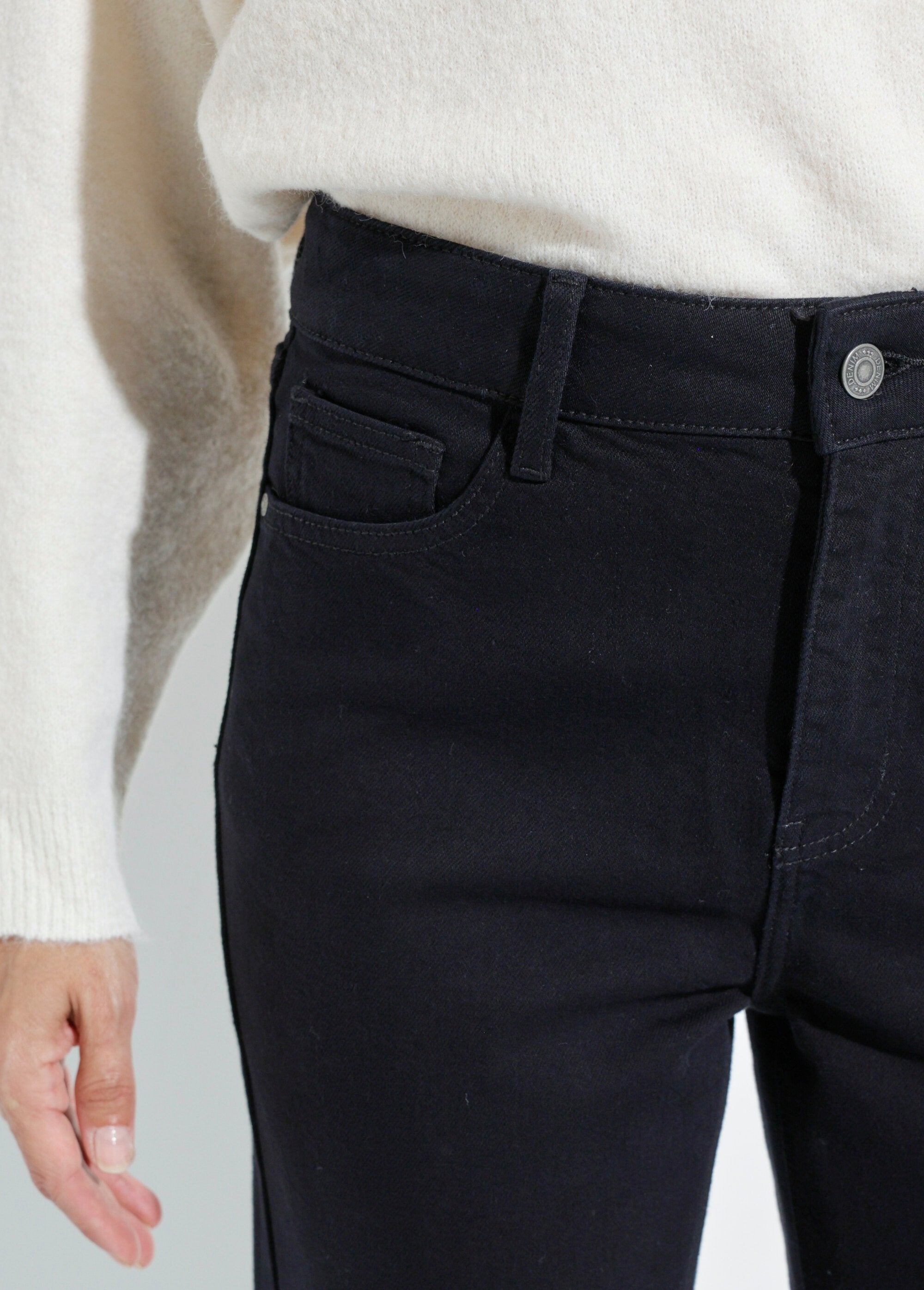 Denim_mom_jeans,_PLUS_SIZE_special_Black_DE1_slim