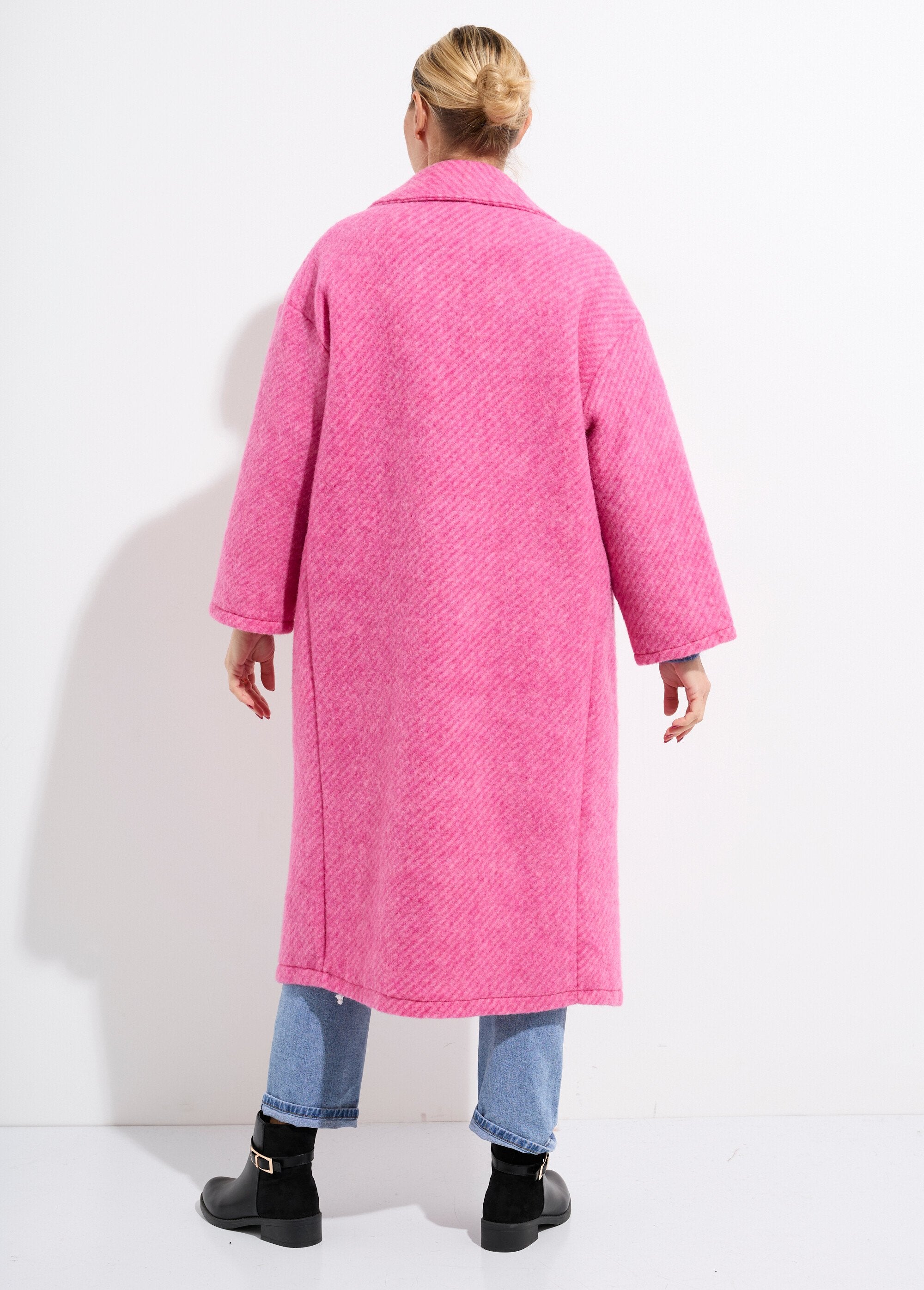 Long_coat_in_warm_wool_with_a_ribbed_pattern_Fuchsia_DO1_slim