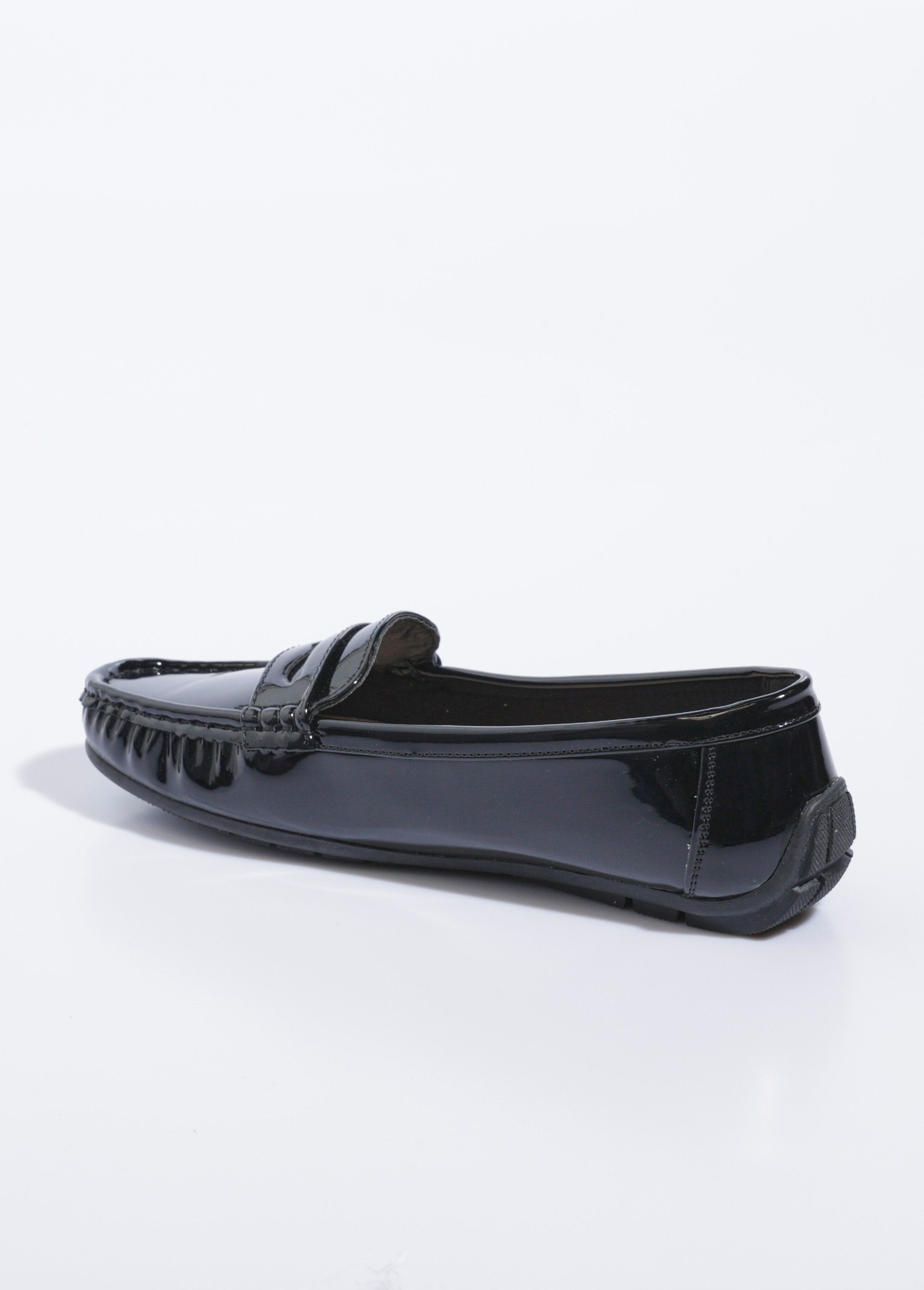Patent_leather_loafers_with_non-slip_soles_Black_varnish_DO1_slim