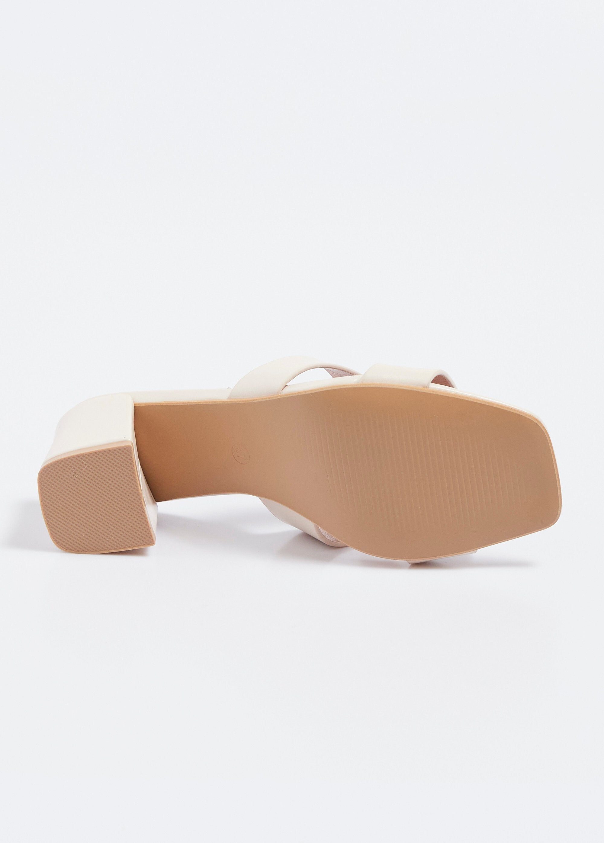 Chic_square-toe_mules_with_a_chunky_heel_Beige_UN1_slim