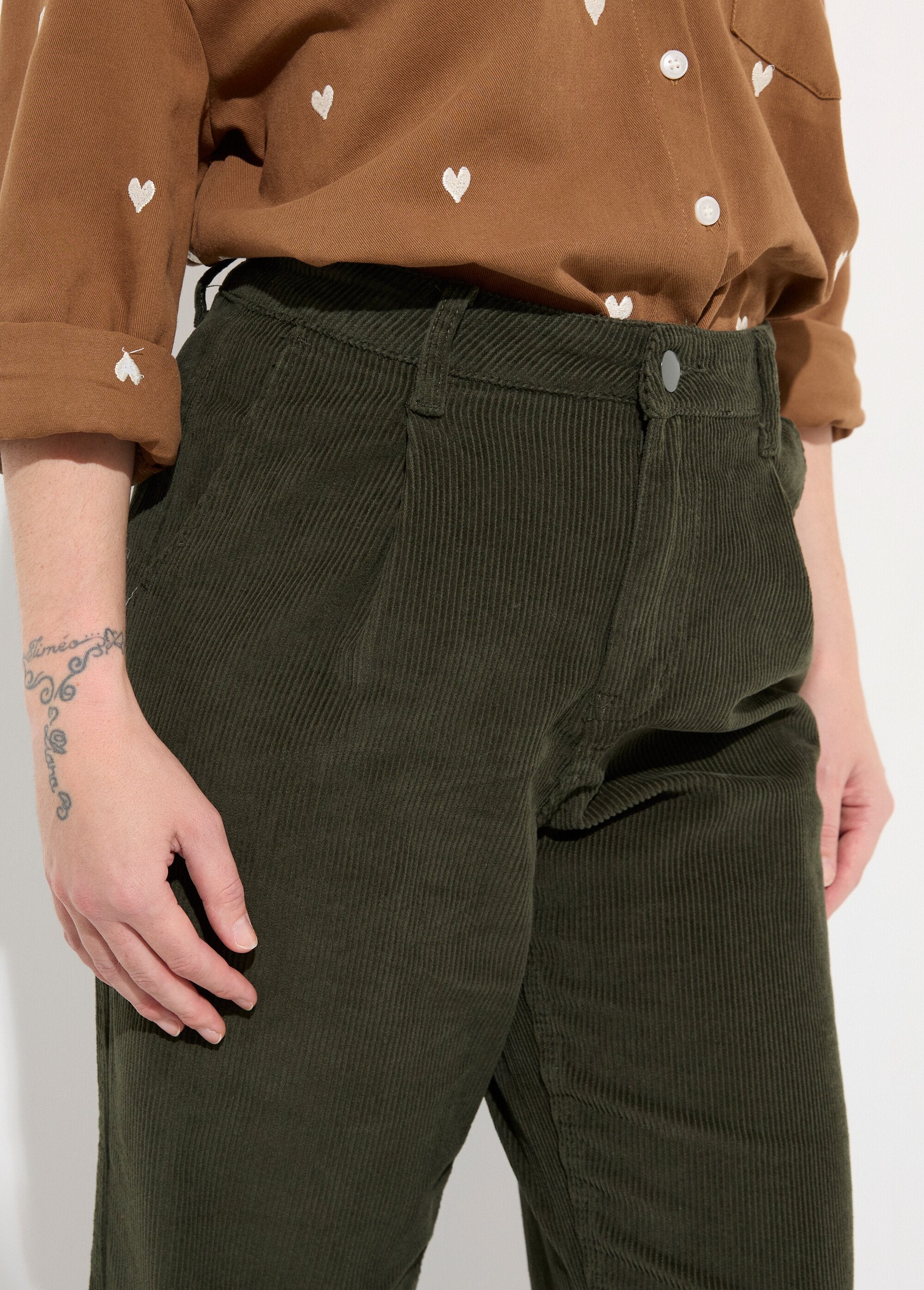 Wide-leg_corduroy_trousers,_petite_size_Khaki_DE1_slim
