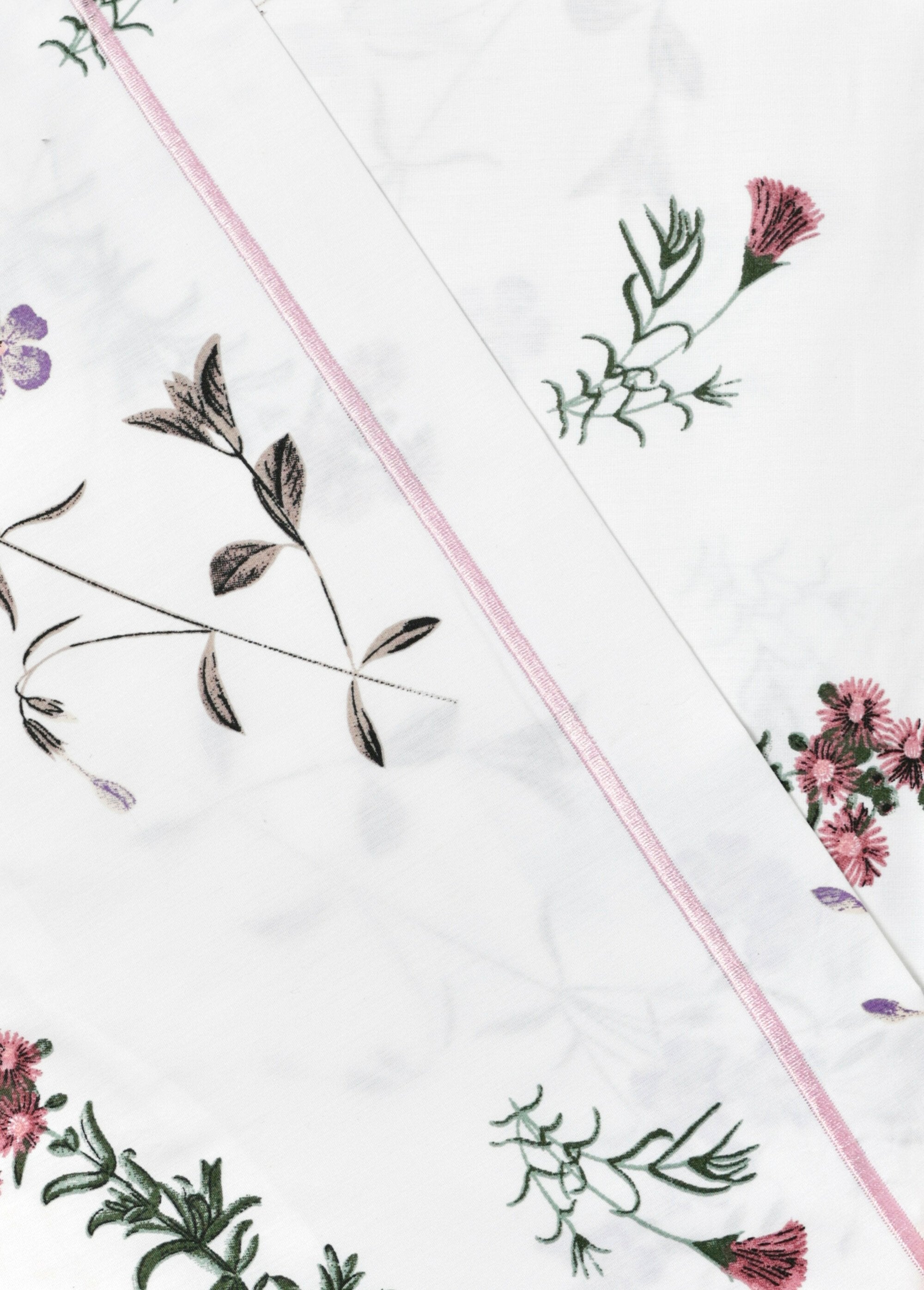 4-piece_percale_bed_set_with_flat_sheet,_violets_Print_white_DO1_slim