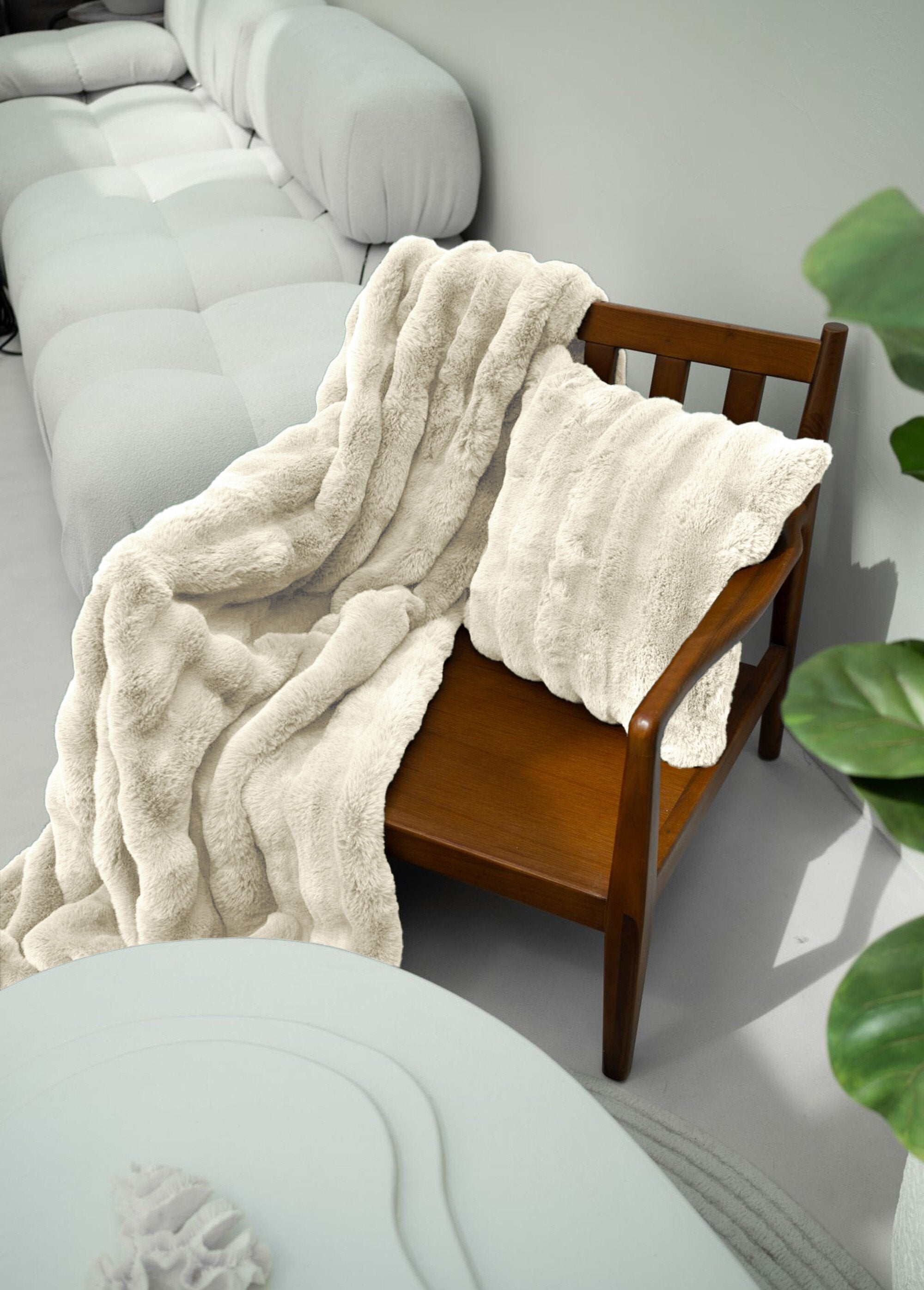 Ribbed_faux_fur_throw_1.8m_x_1.3m_Ivory_SF1_slim