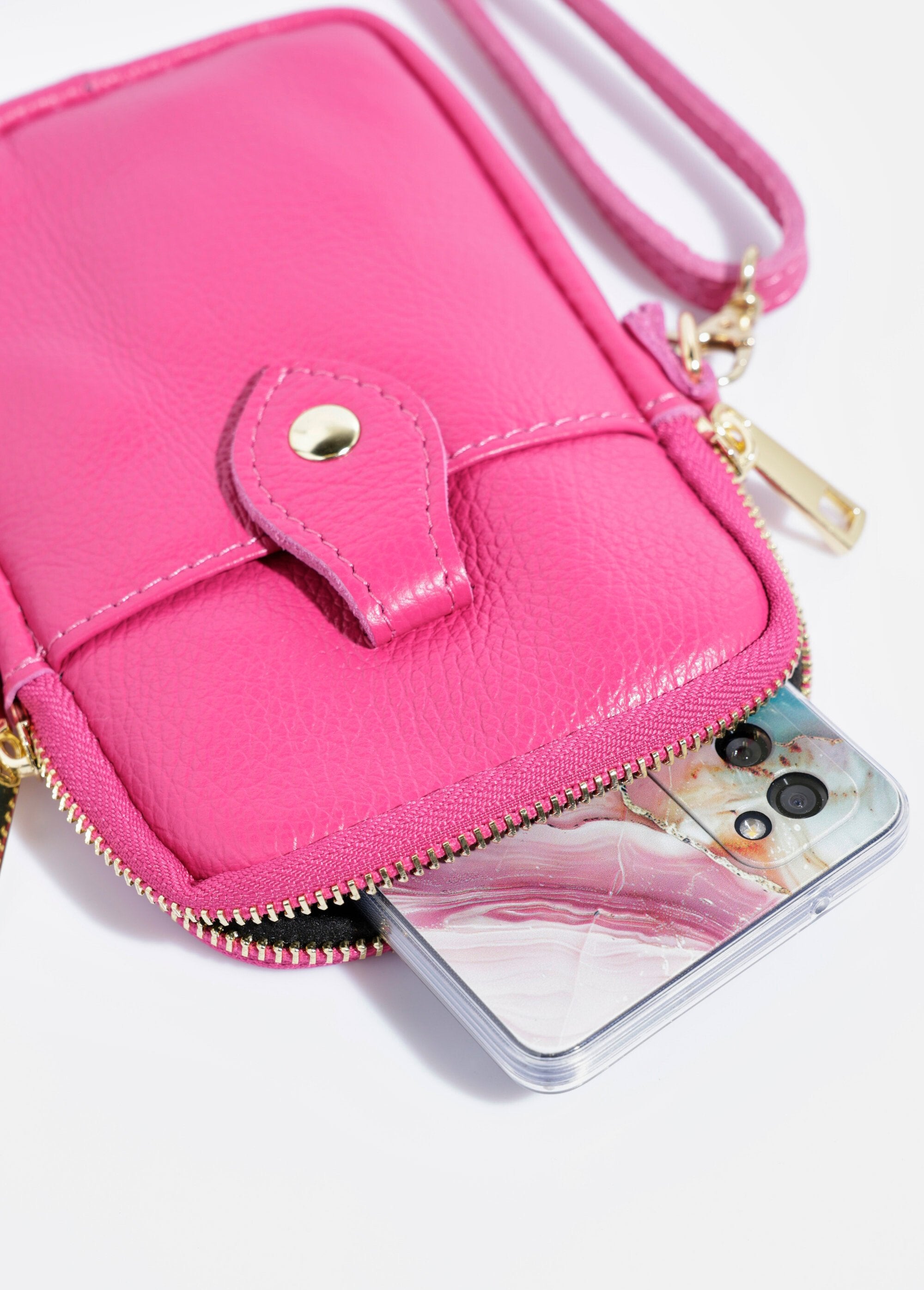 Leather_zipped_phone_pouch_Magenta_DE1_slim
