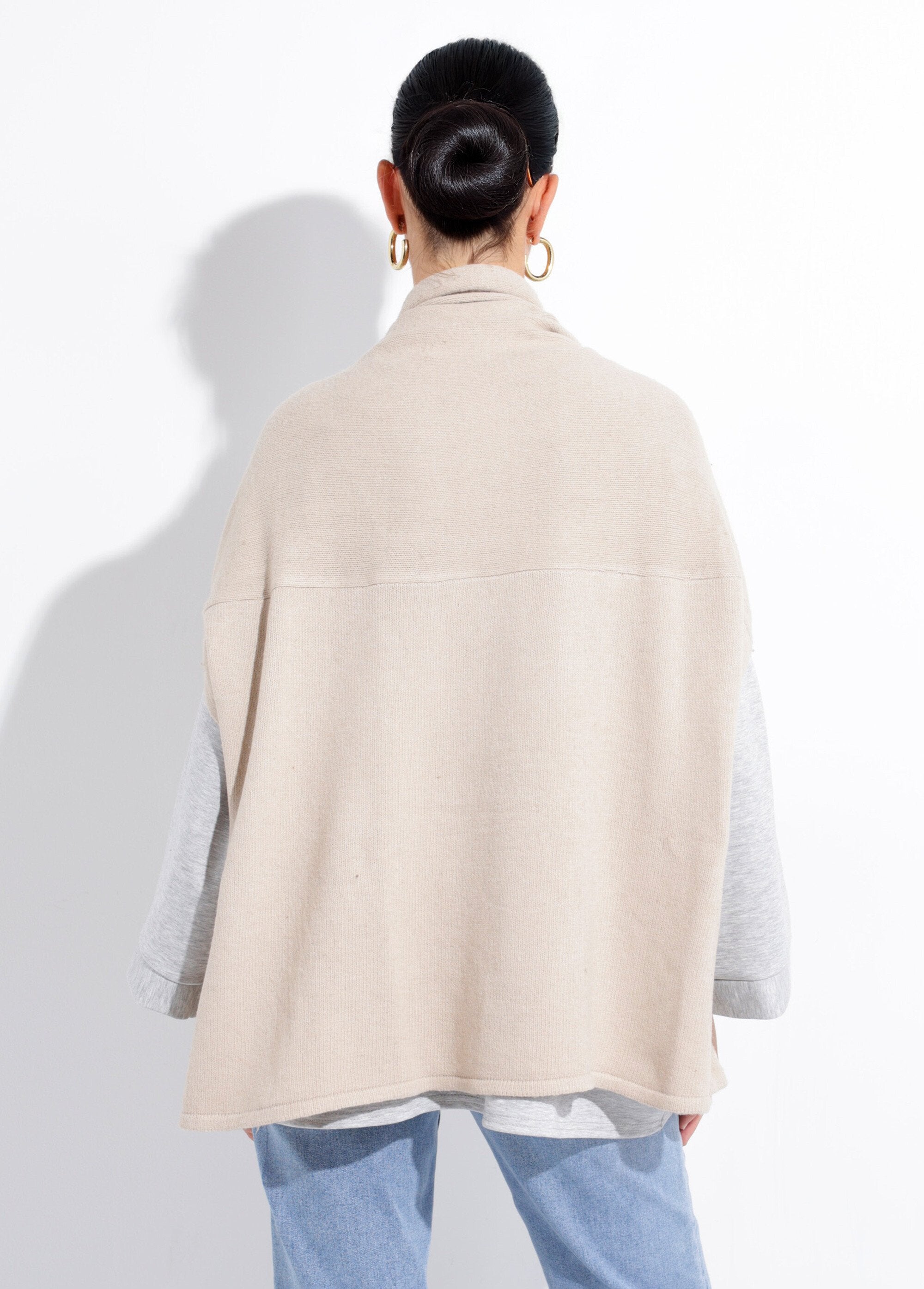 Warm_knitted_poncho_cape_with_wool_Beige_DO1_slim