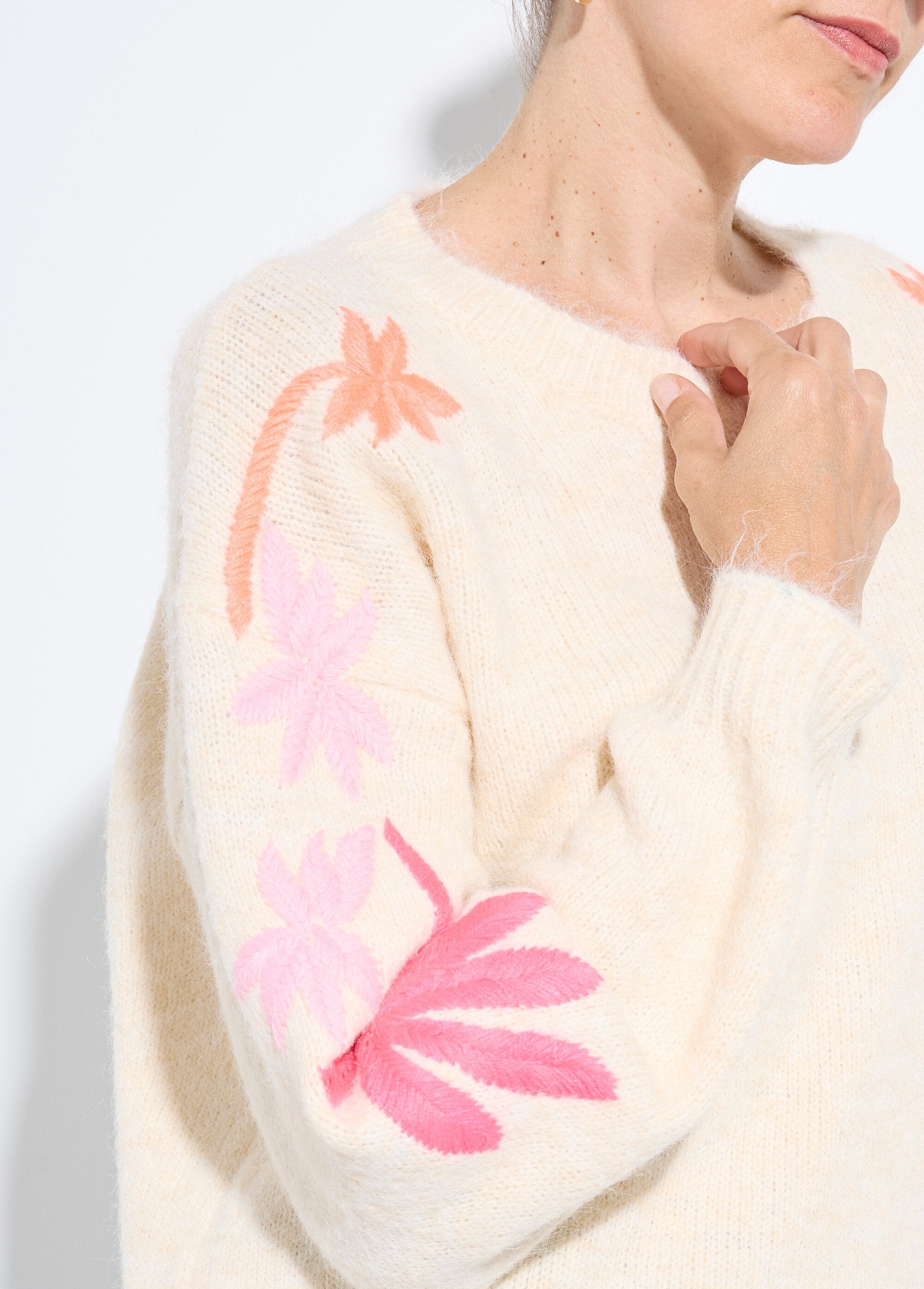 Warm_wool_sweater_with_neon_palm_tree_embroidery_Ecru_DE1_slim