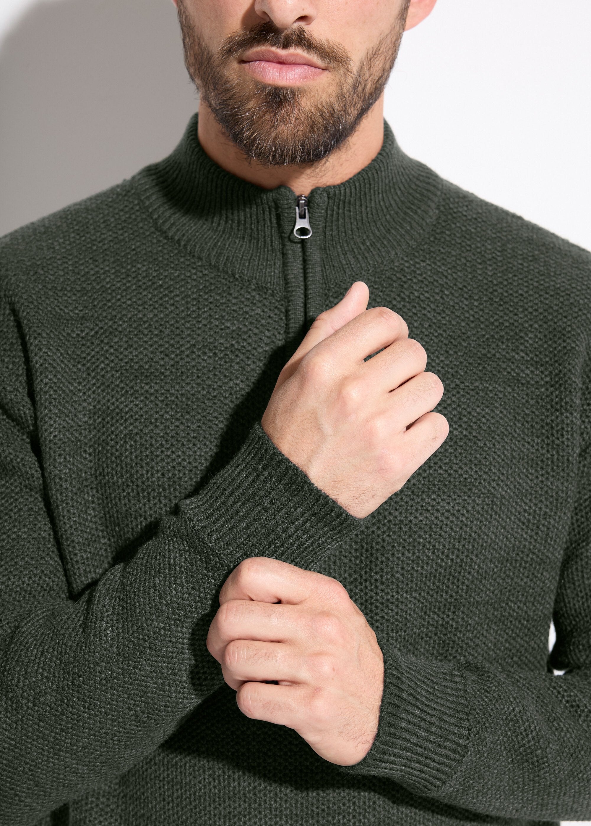 High-neck_zip-up_knit_sweater_with_wool_Green_DE2_slim