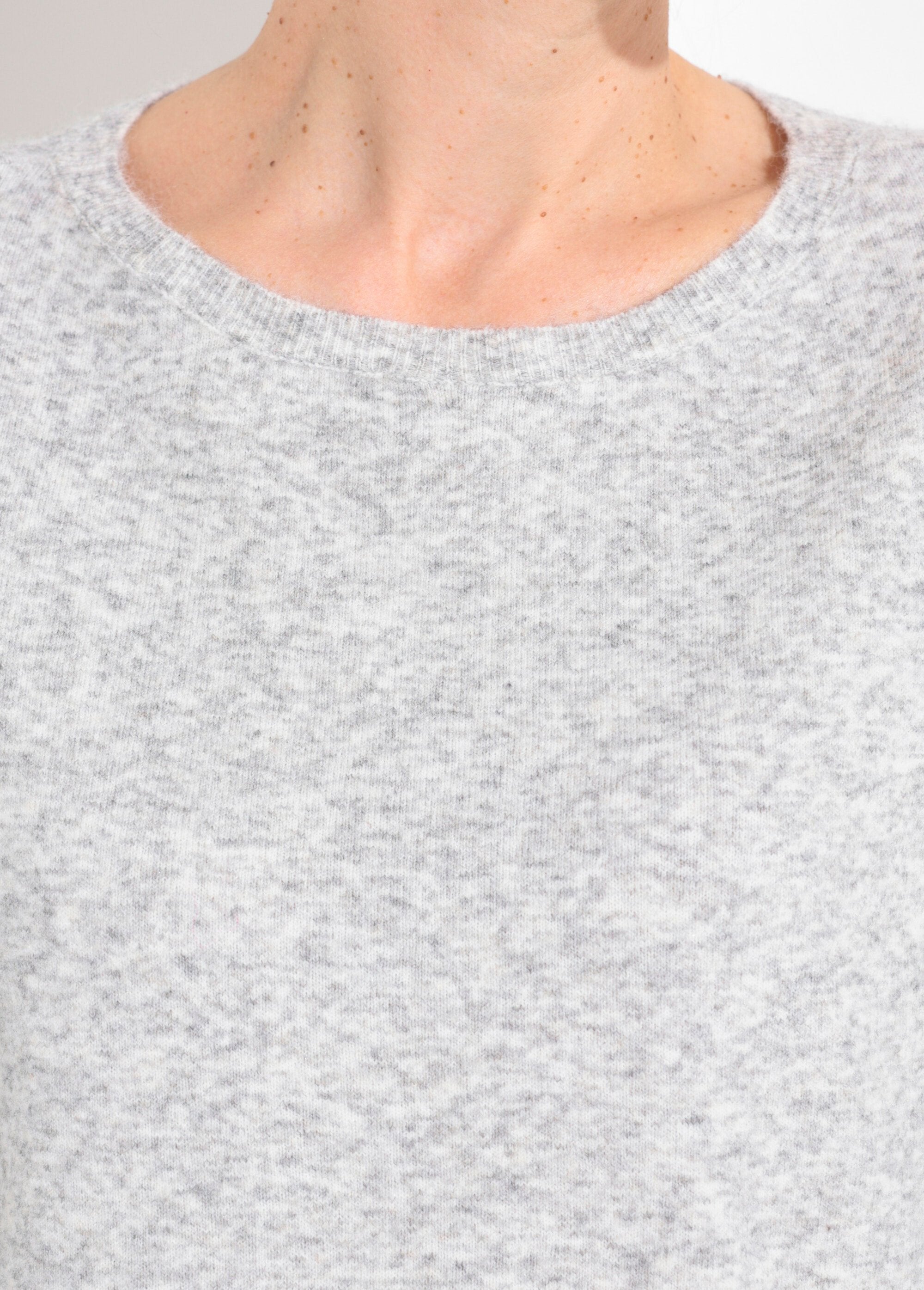 Warm_round_neck_sweater_with_wool_Light_gray_DE1_slim