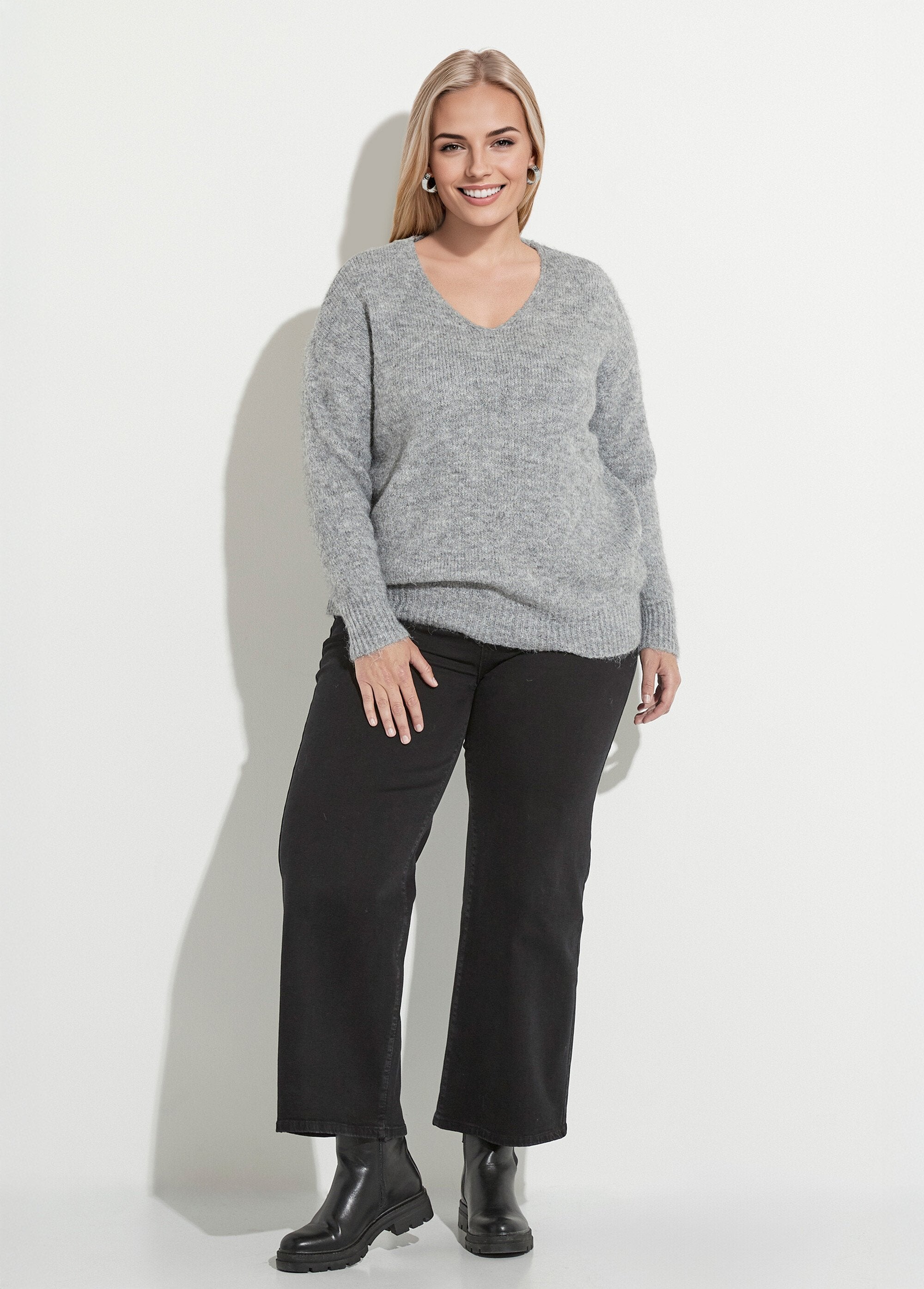 Thin_and_warm_V-neck_sweater_with_wool_Gray_SF1_curvy