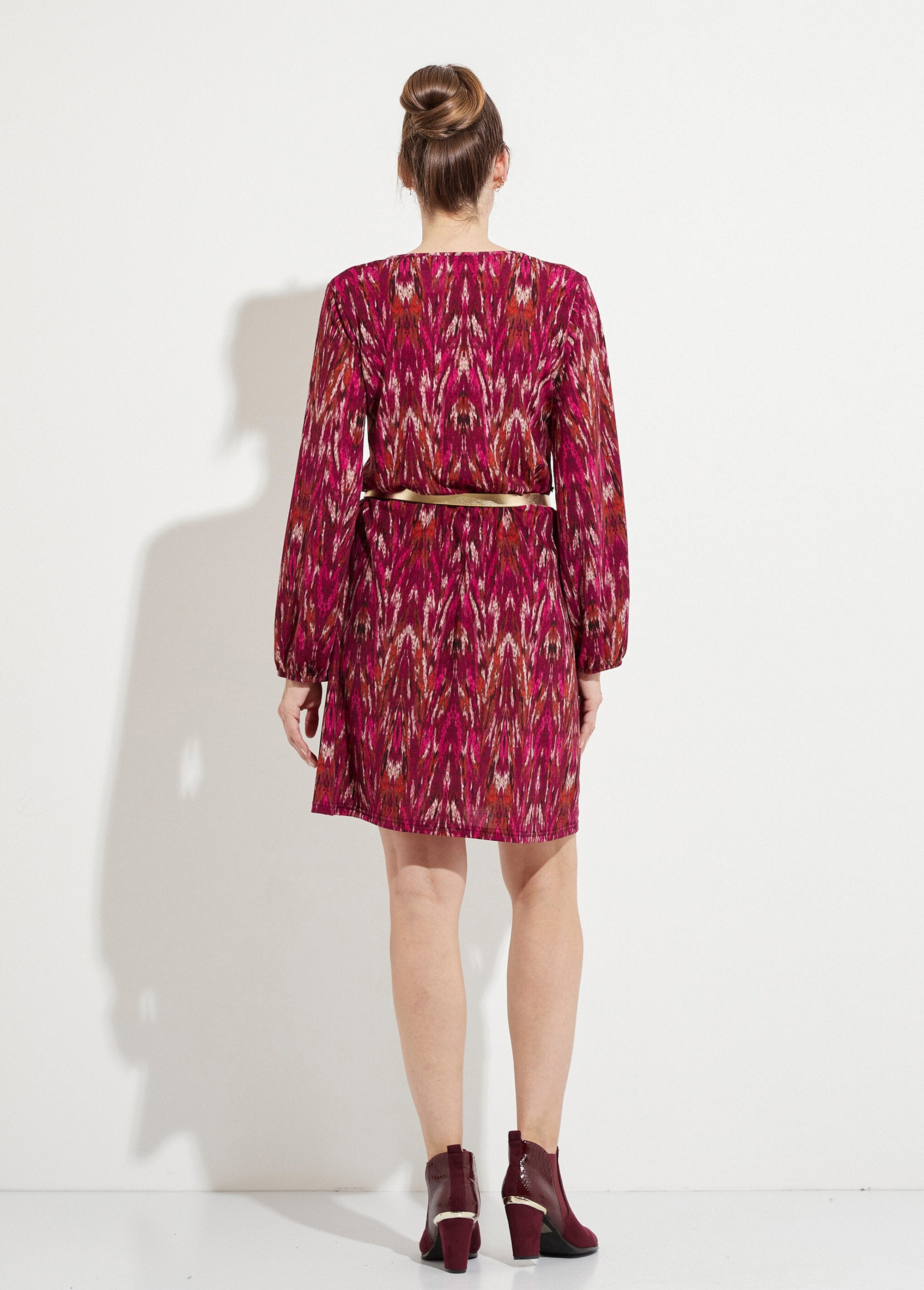 Short_printed_dress_with_V-neck_and_long_sleeves_Blackcurrant_and_beige_DO1_slim