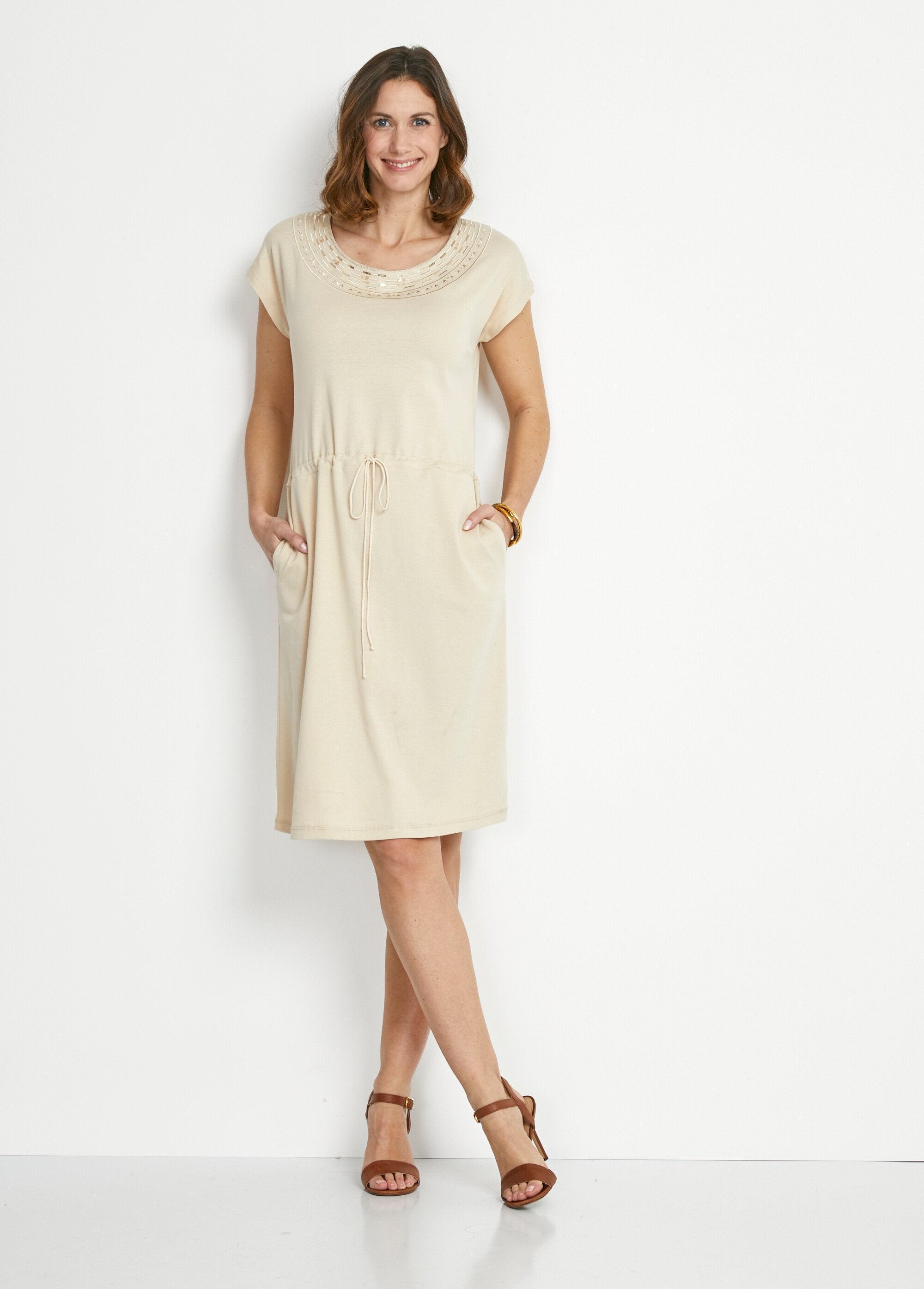 Short_beach_dress_with_kimono_sleeves_Sand_SF1_slim