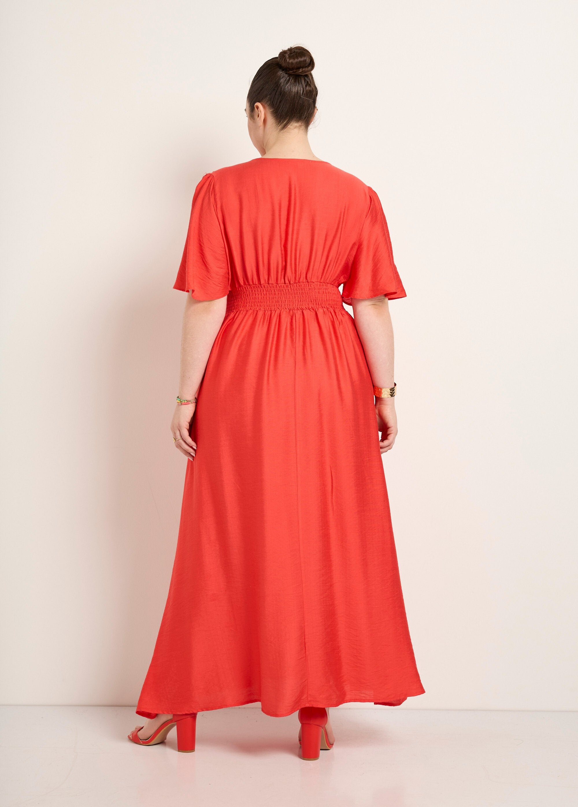 Empire_waist_long_dress_with_V-neckline_Red_DO1_curvy