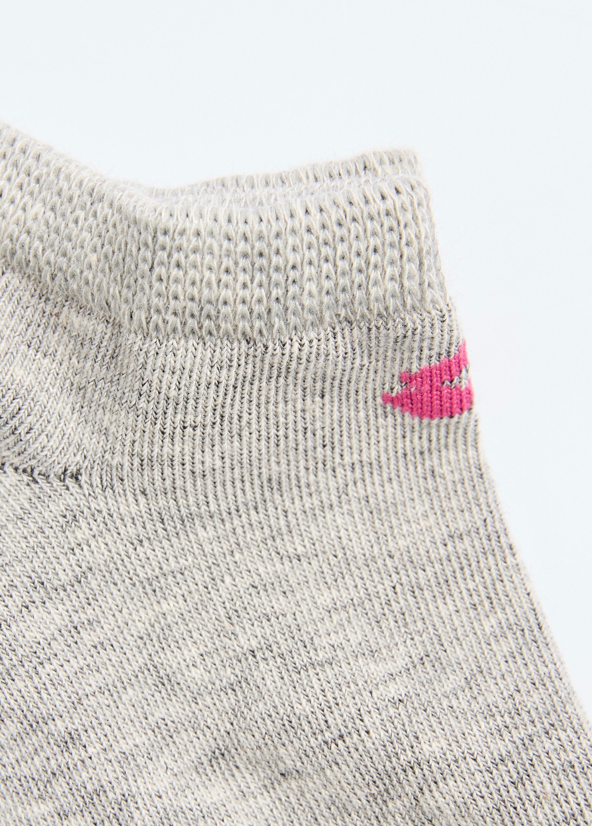 Socks_with_colorful_logo_Assorted_gray_DE2_slim