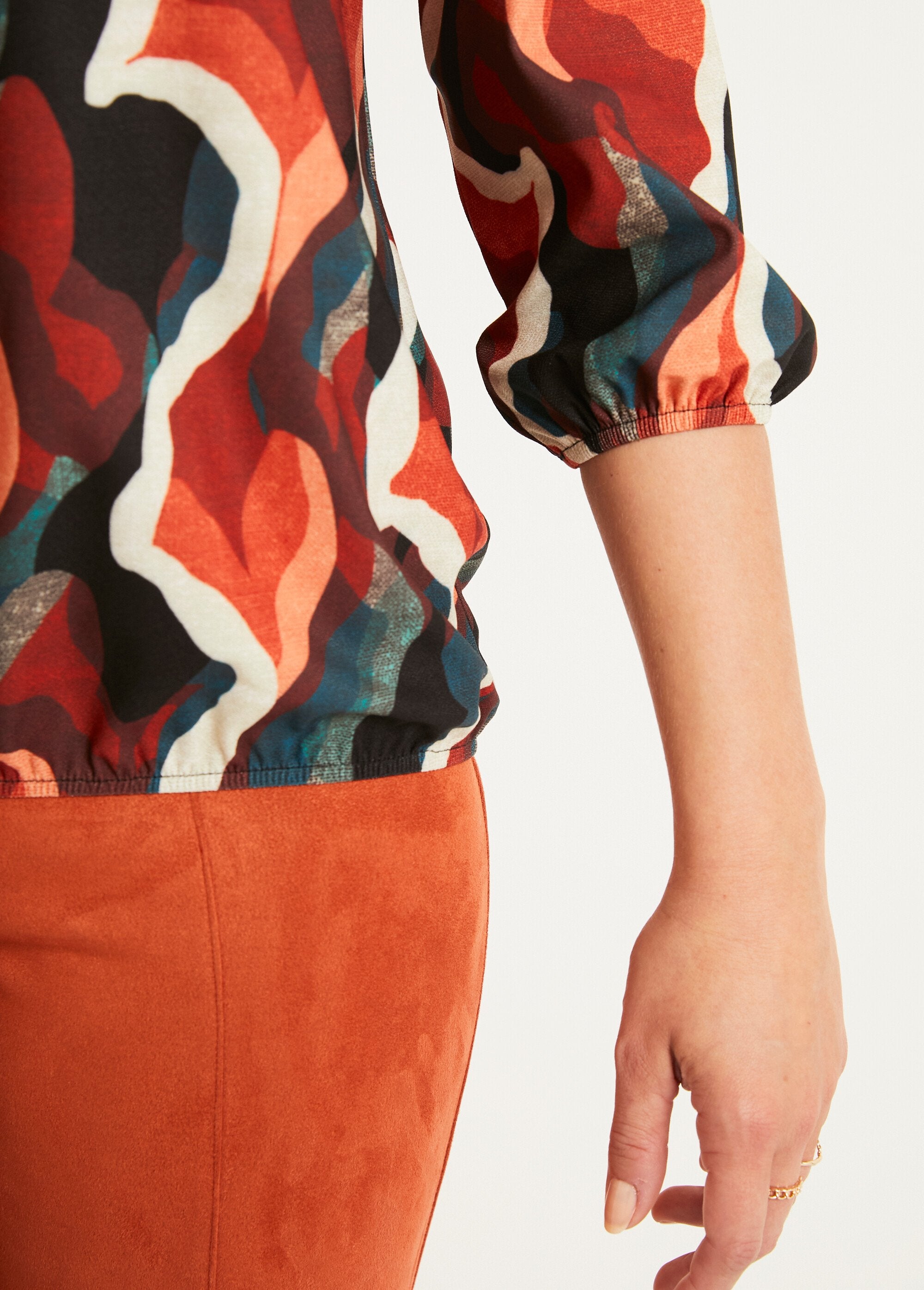 Graphic_pattern_round_neck_blouse_t-shirt_Copper_and_duck_DE3_slim