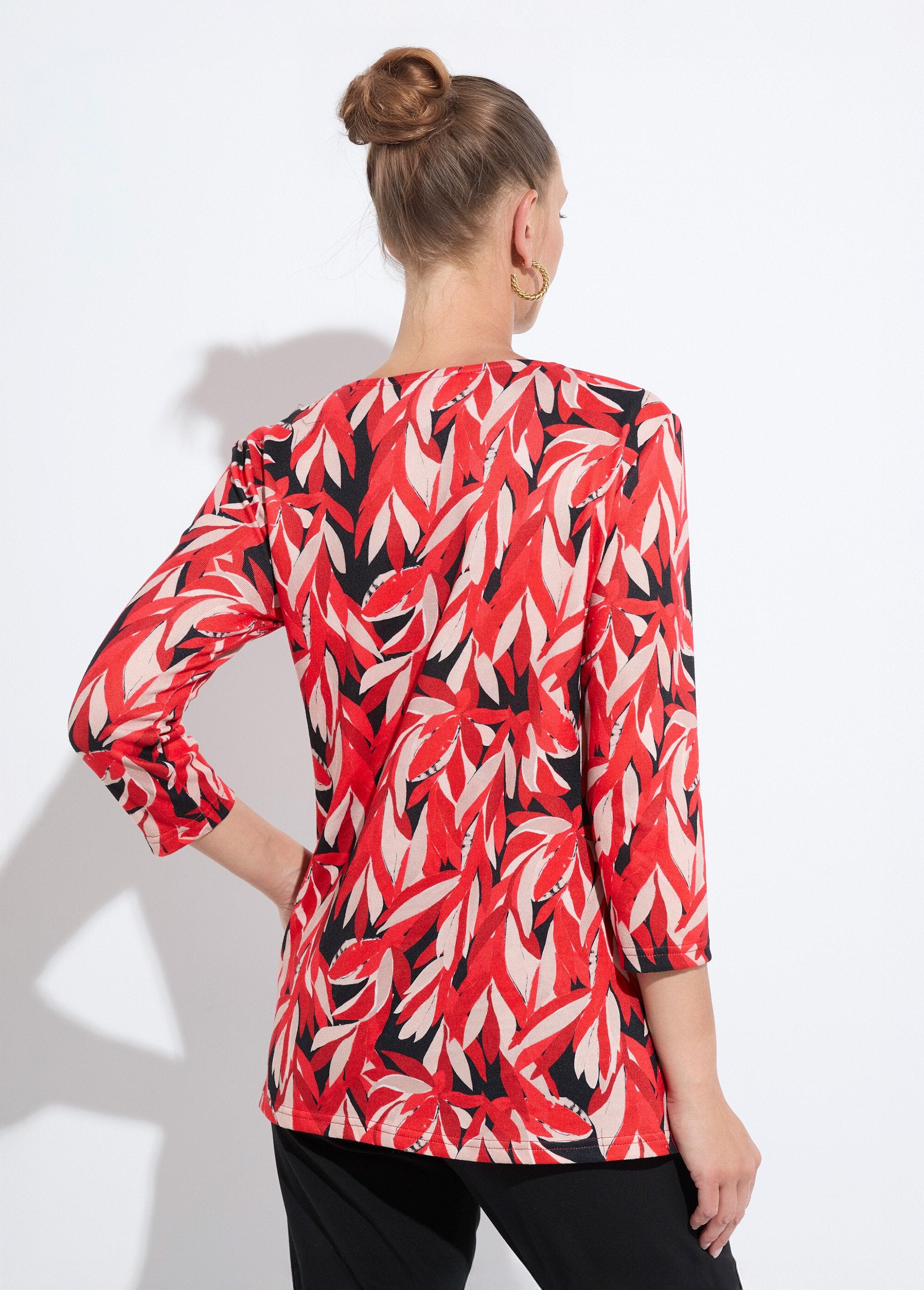 Long_flared_t-shirt_with_3/4_sleeves_and_round_neck_Red_print_DO1_slim
