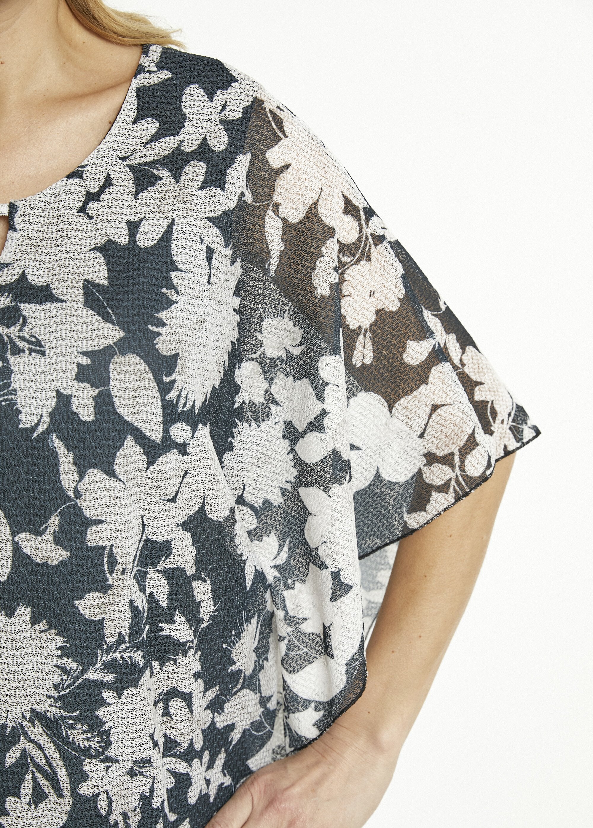 Long_floral_batwing_sleeve_t-shirt_Black_and_ecru_DE2_slim