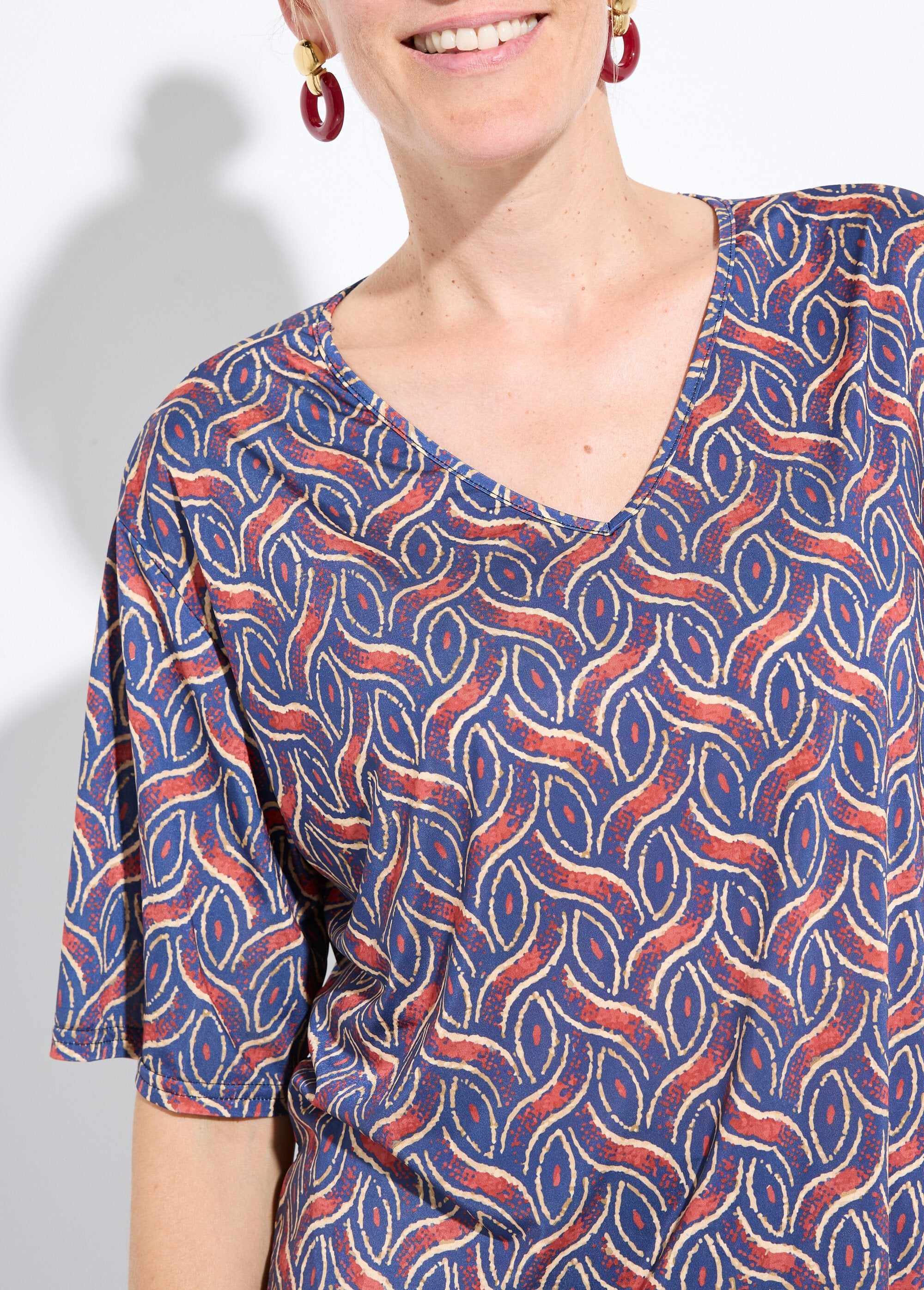 Short-sleeved_tunic_with_ethnic_pattern_Navy_and_brick_DE1_slim