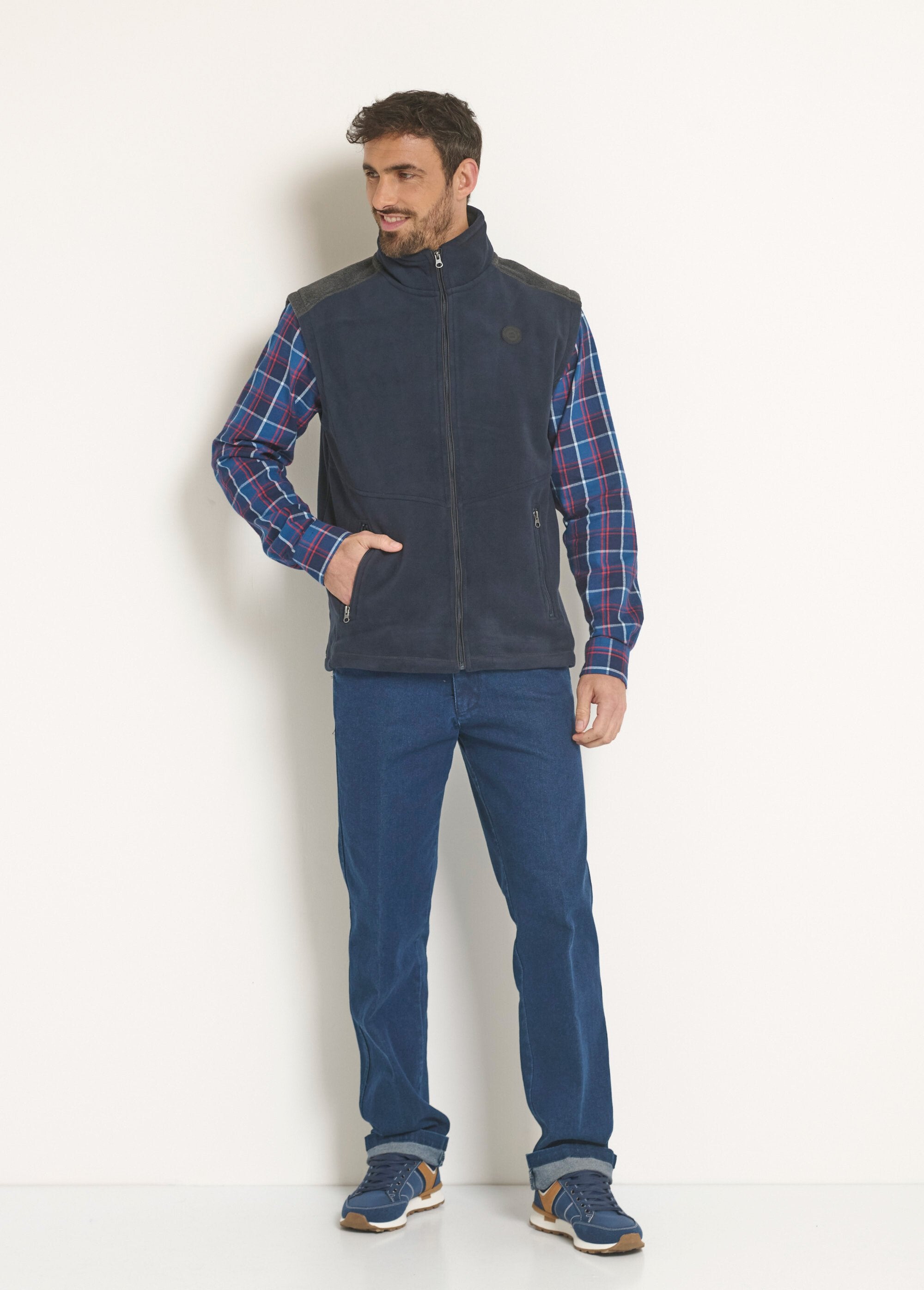 Two-tone_fleece_sleeveless_jacket_Marine_SF1_slim