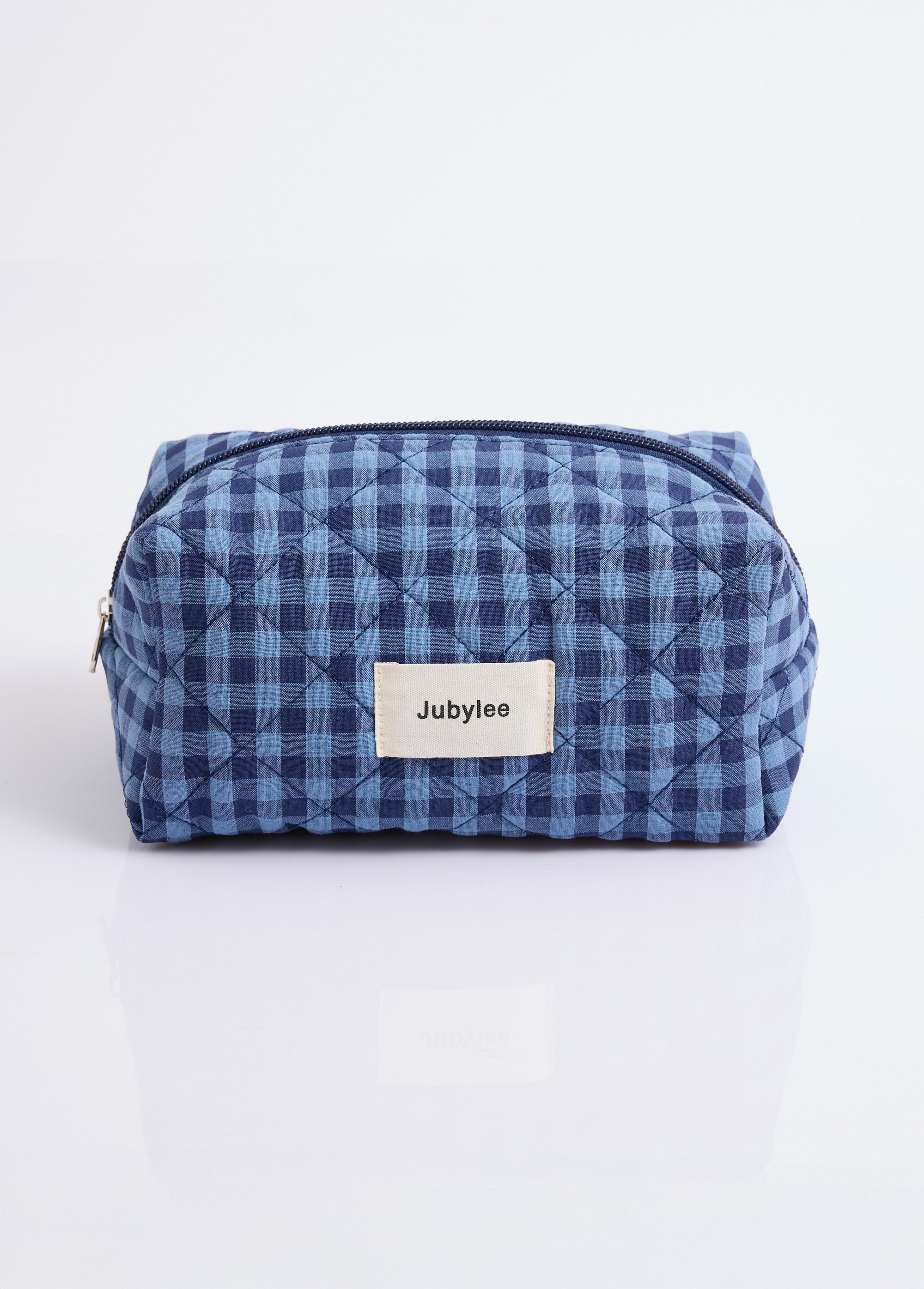 Quilted_checkered_toiletry_bag_Blue_DE1_slim
