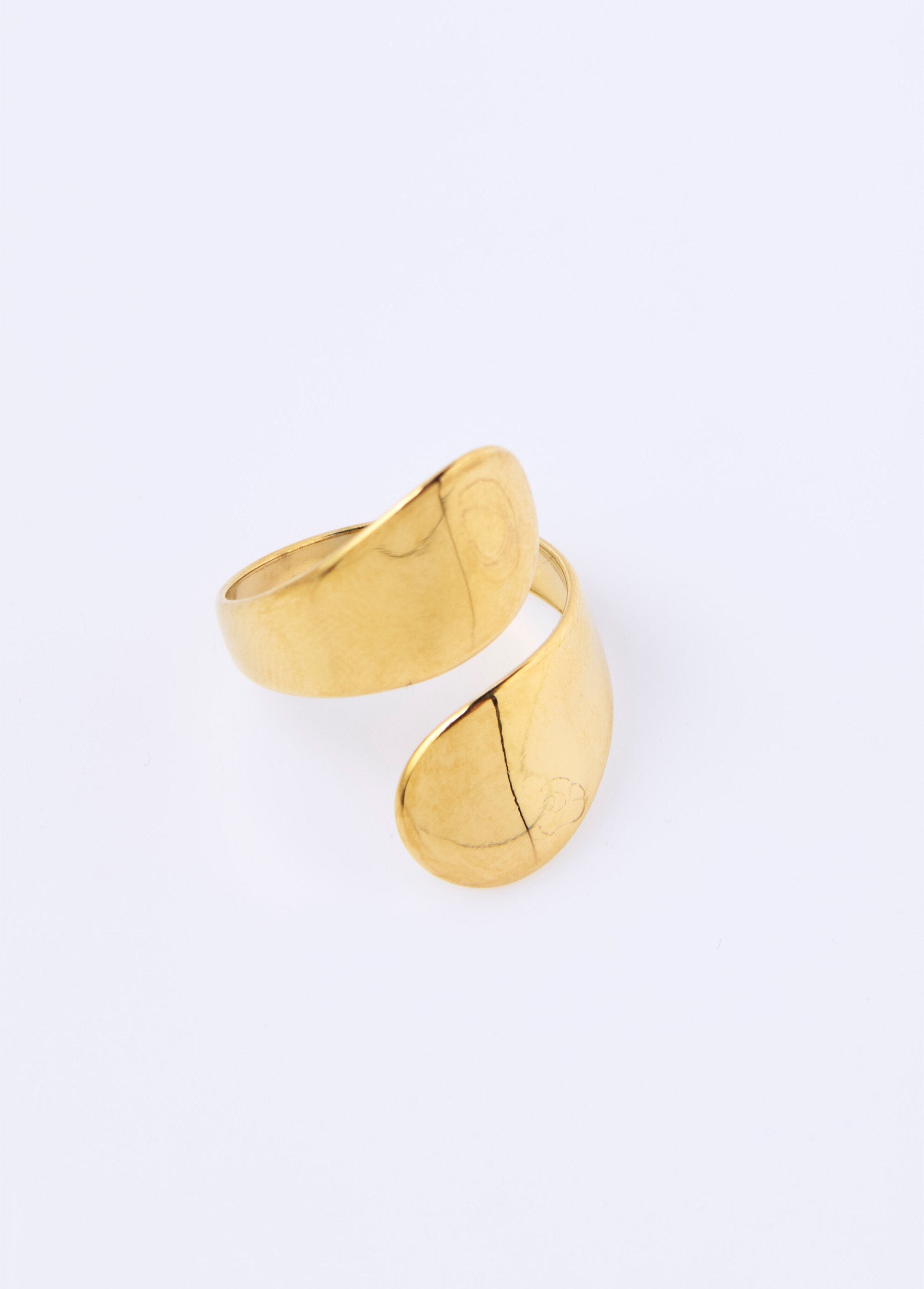 Stainless_steel_twist_ring_Golden_DE1_slim