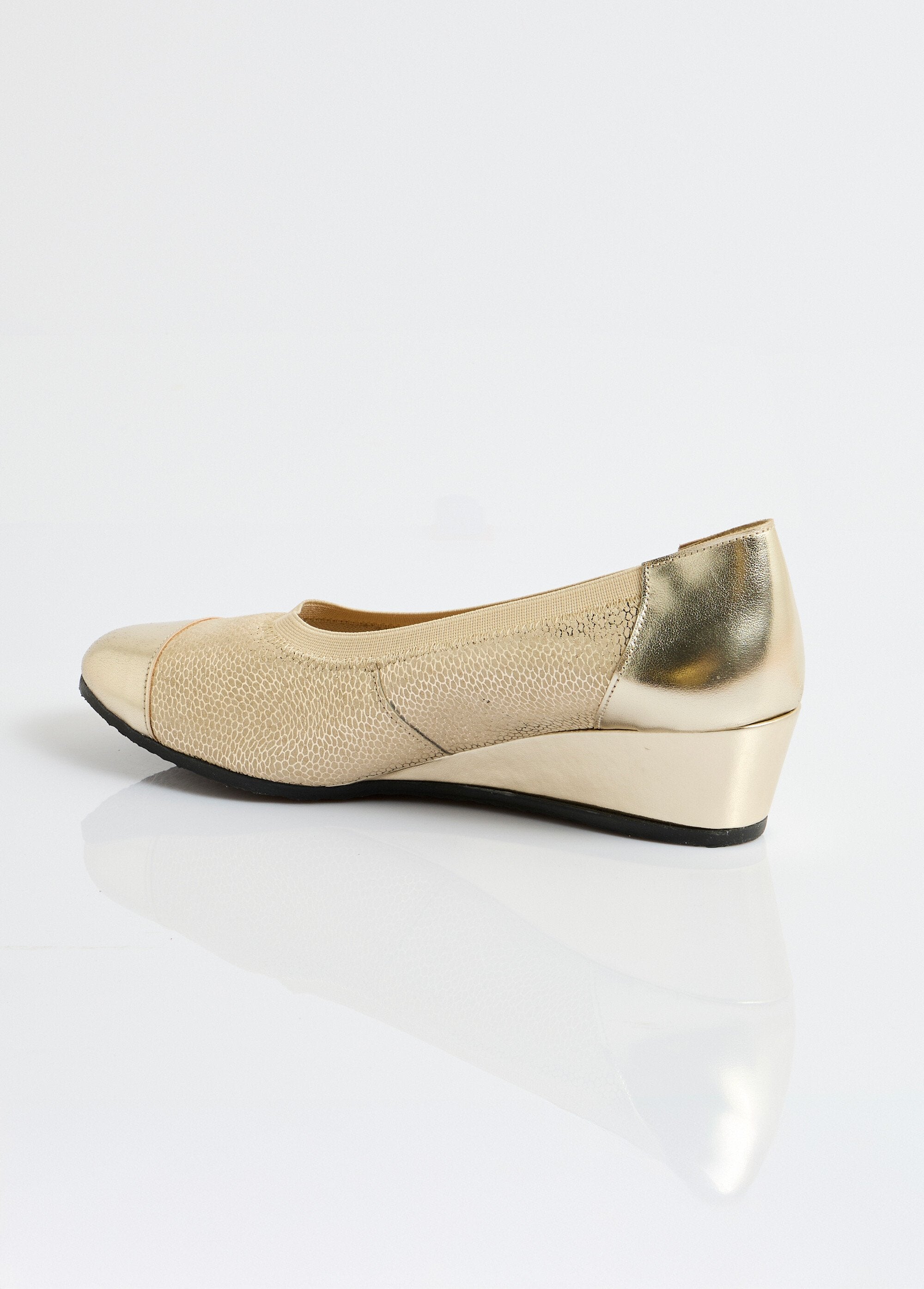 Two-material_comfort_width_leather_wedge_ballerinas_Golden_DO1_slim