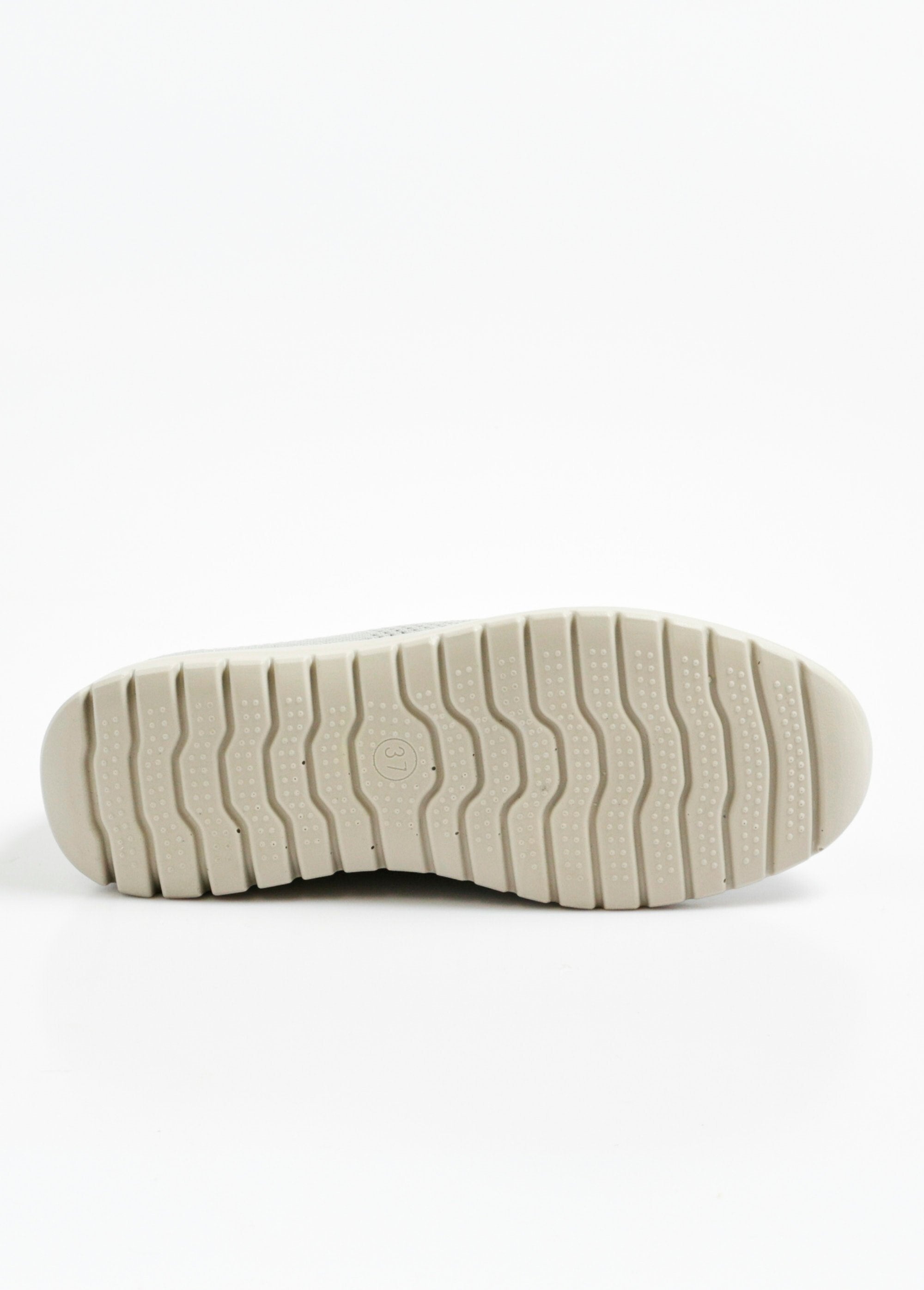 Baskets_confortables_en_maille_mesh_Gris_UN1_slim
