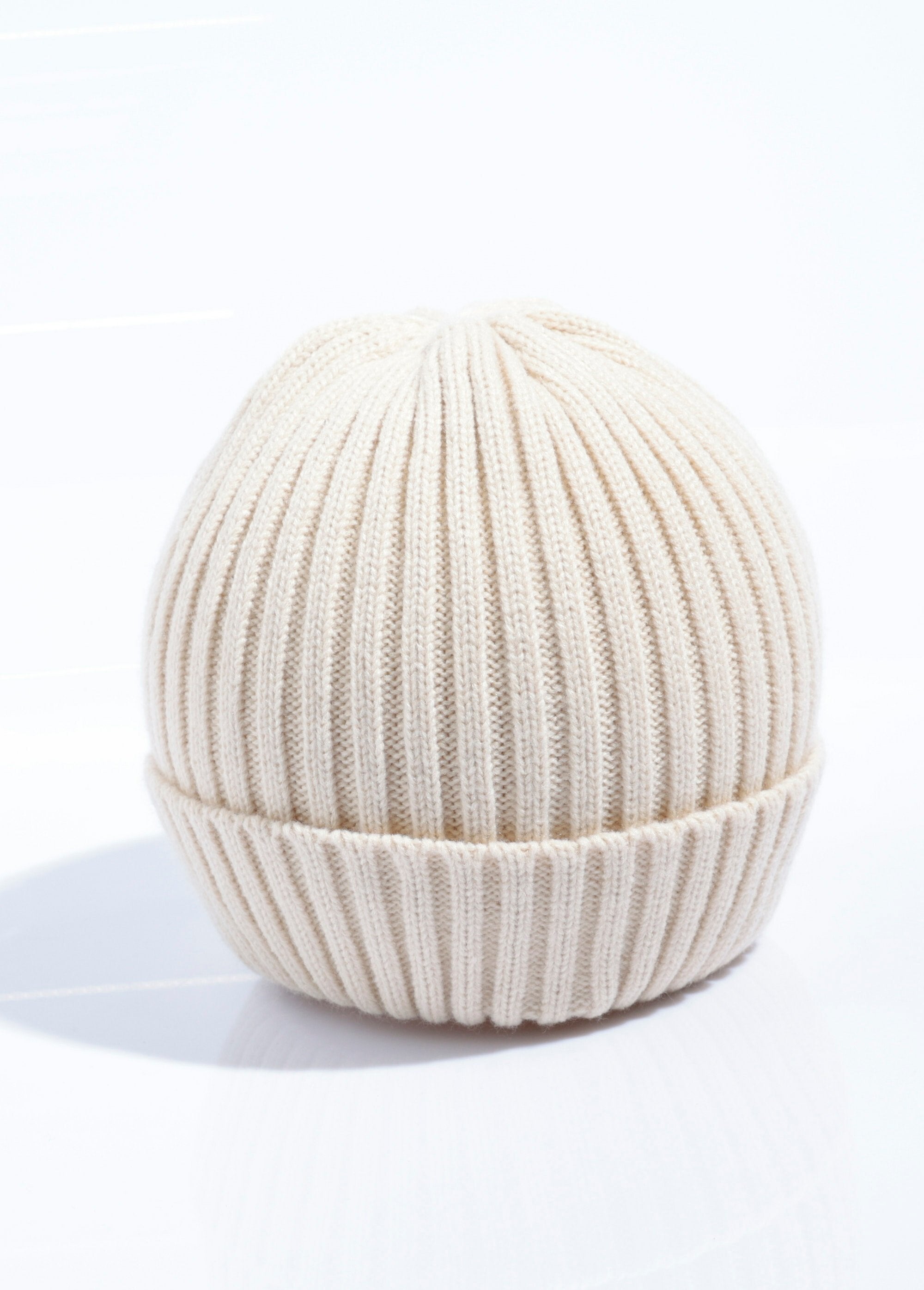 Bonnet_en_maille_cotelée_à_revers_Ecru_FA2_slim