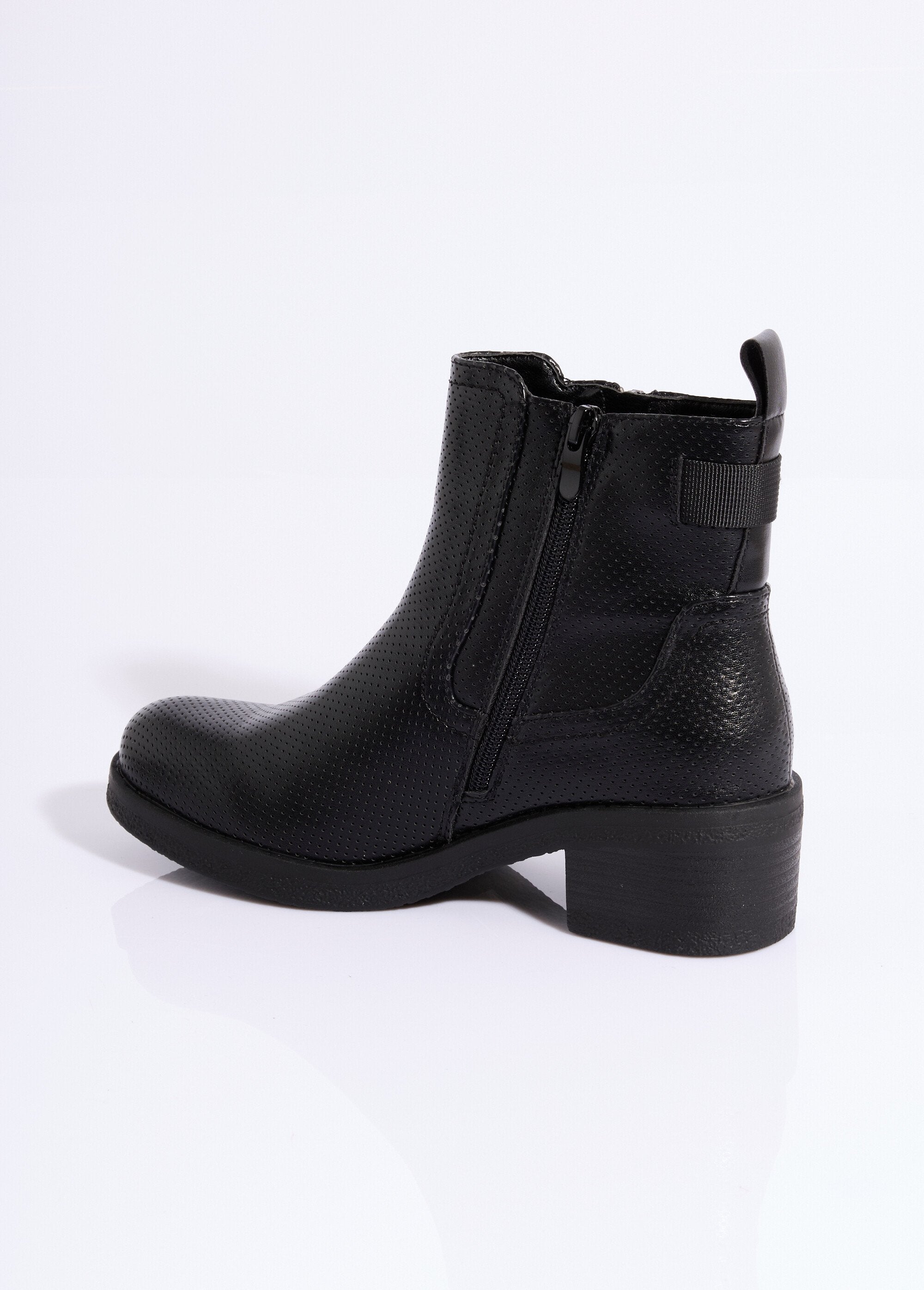 Perforated_ankle_boots_with_heel_and_zip_Black_DO1_slim