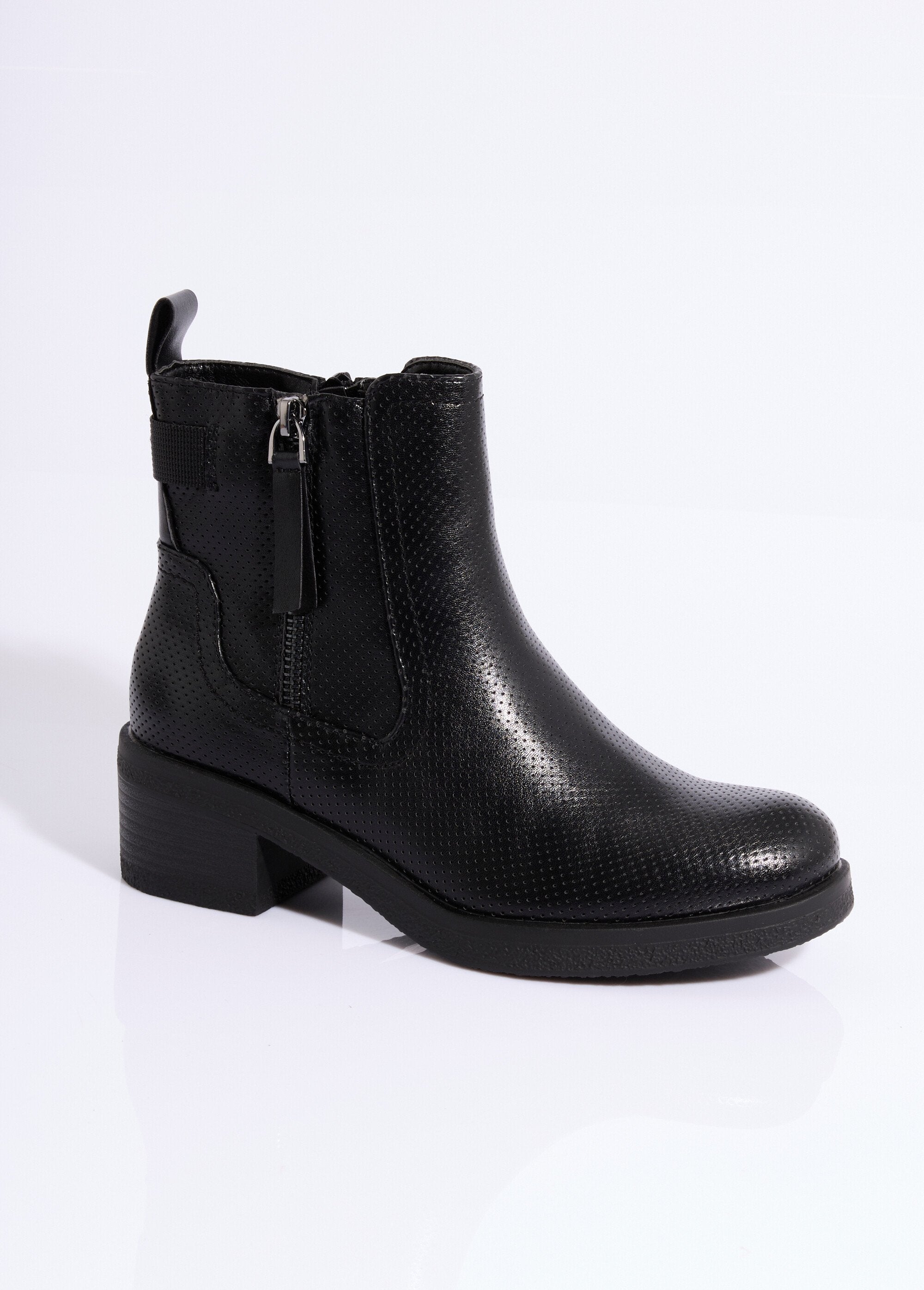 Perforated_ankle_boots_with_heel_and_zip_Black_FA1_slim