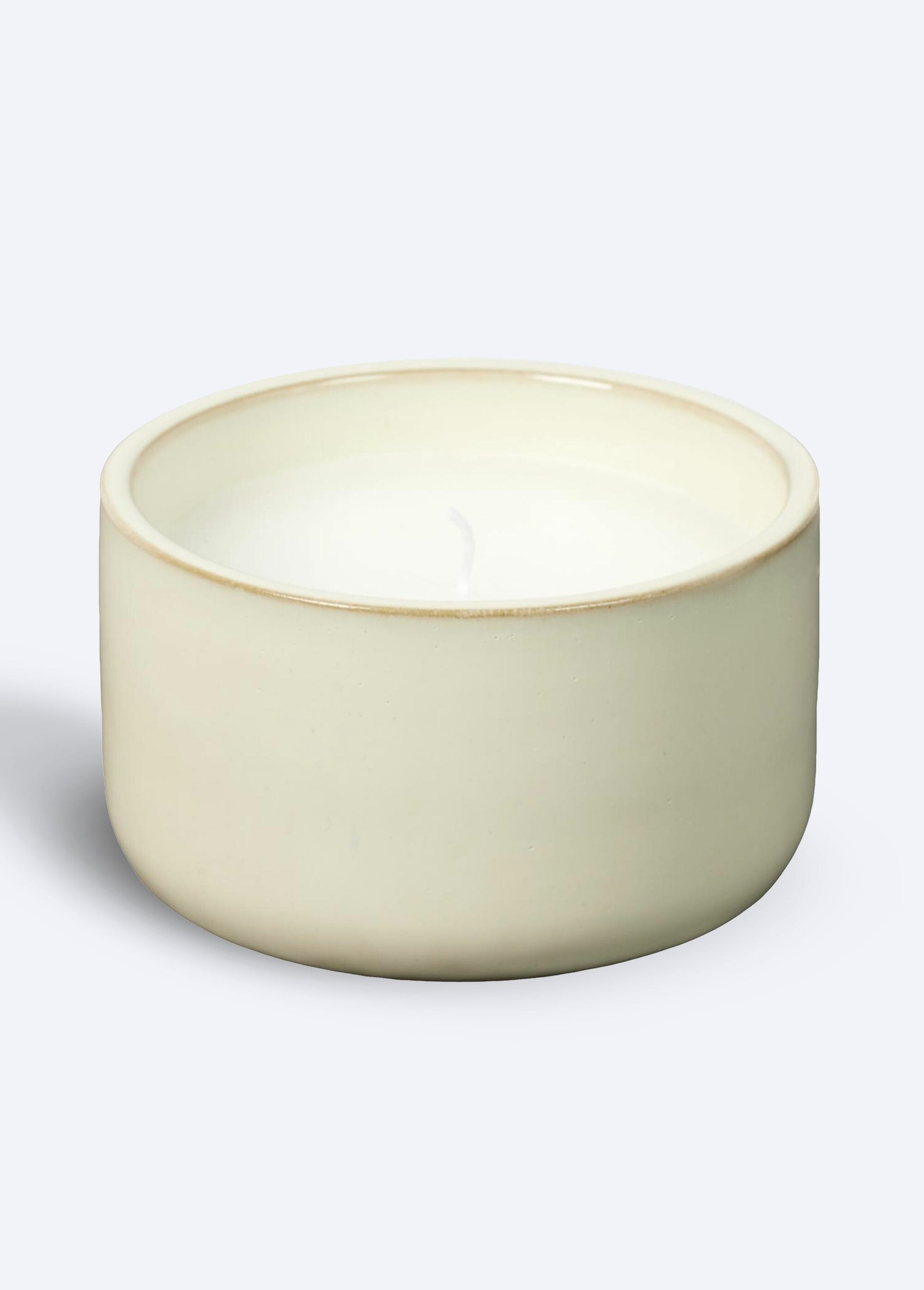 Scented_ceramic_candle,_12cm_diameter_Beige_and_ginger_wood_FA1_slim