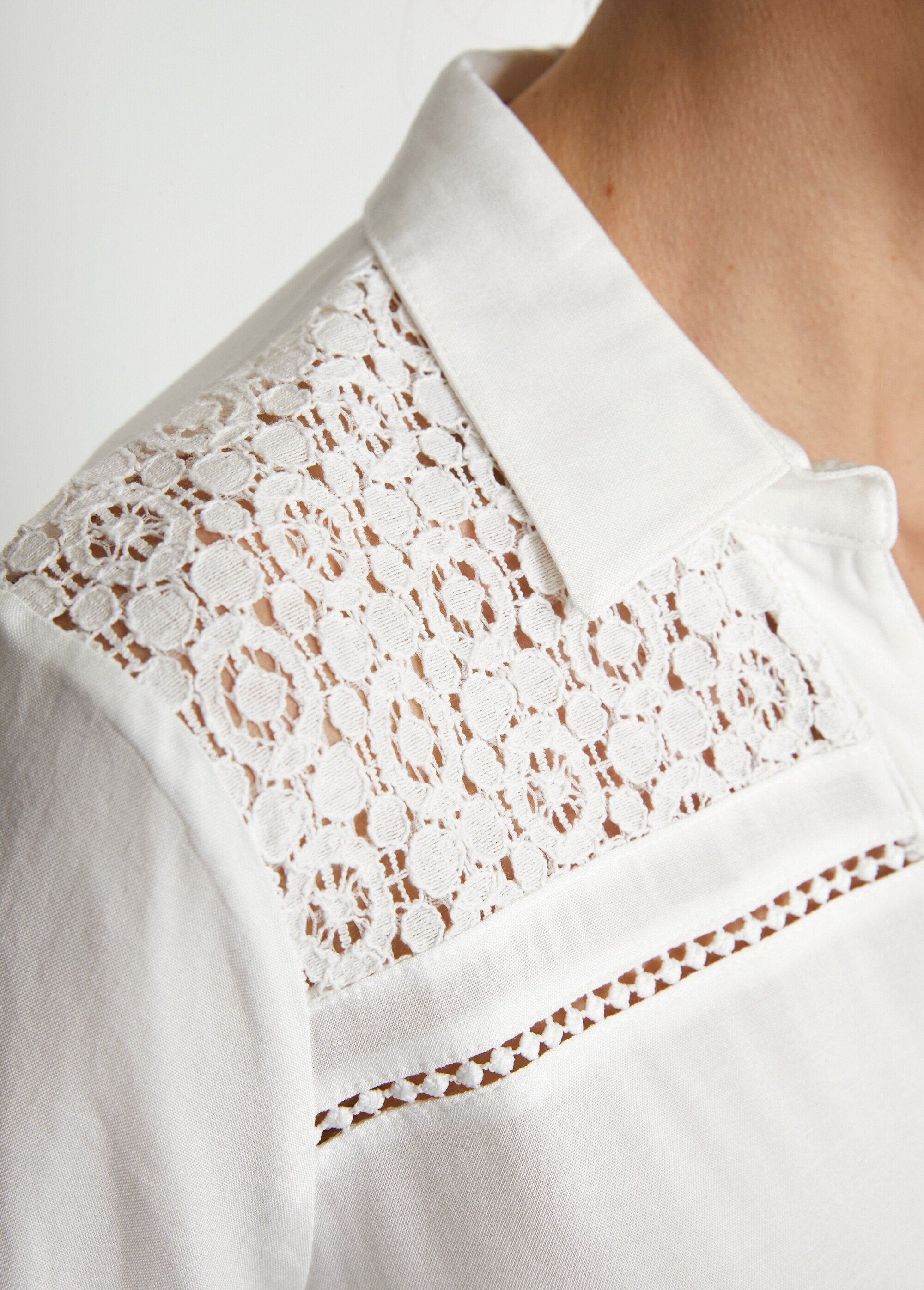 Lace_and_openwork_buttoned_blouse_Ecru_DE4_slim