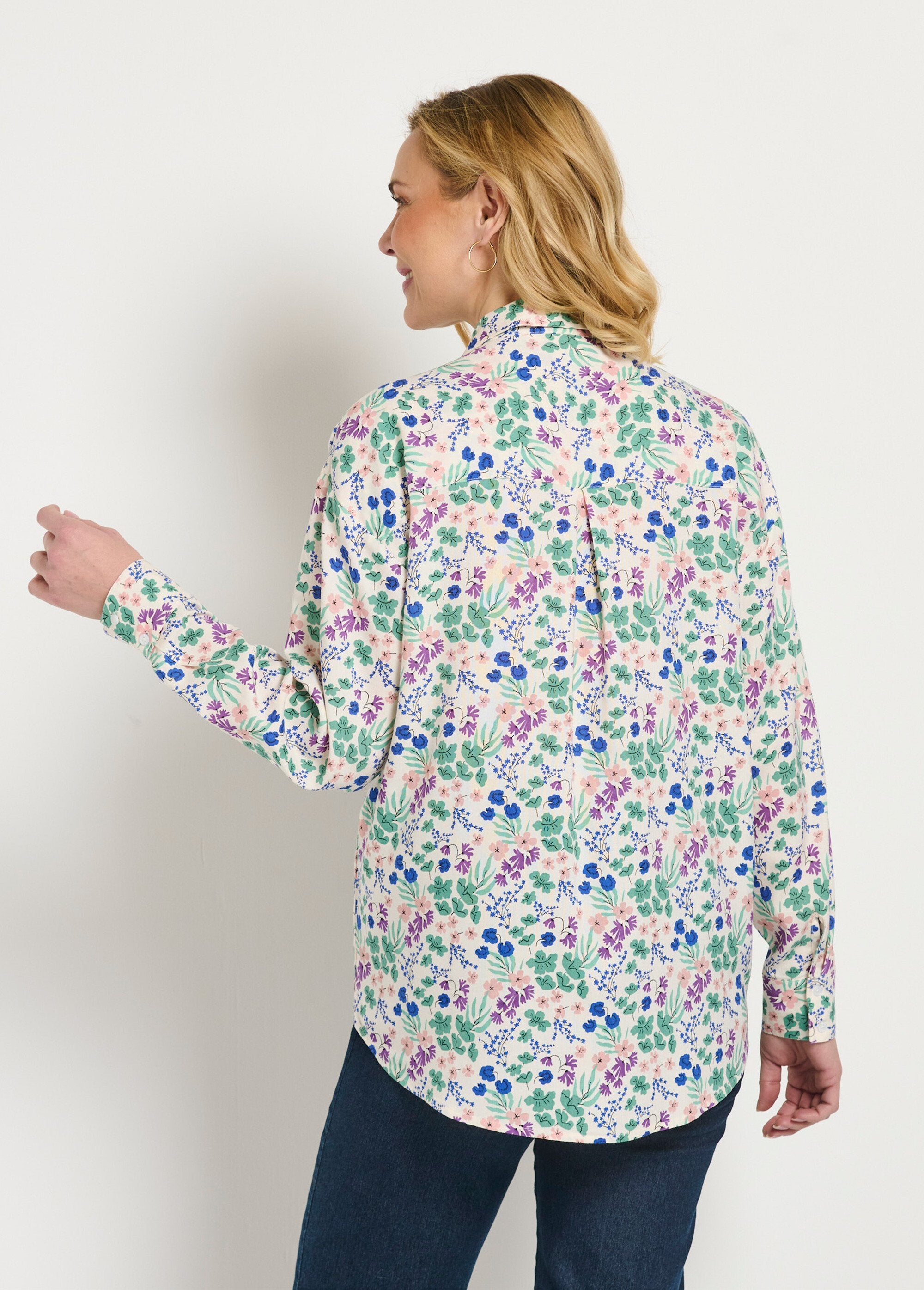 Long,_flowing_floral_print_button-up_blouse_Green_and_white_DO1_slim