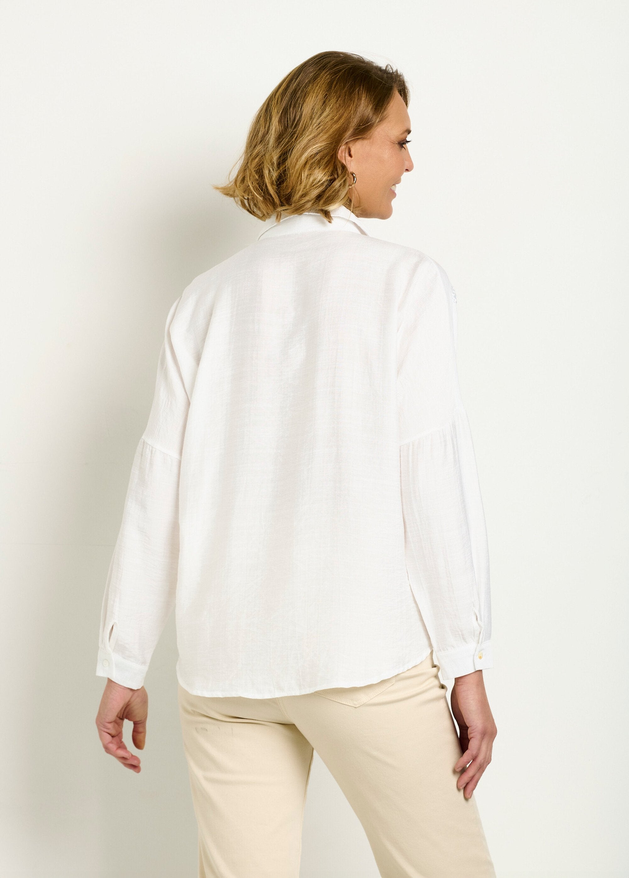 Blouse_with_pearl_and_sequin_embroidery_White_DO1_slim