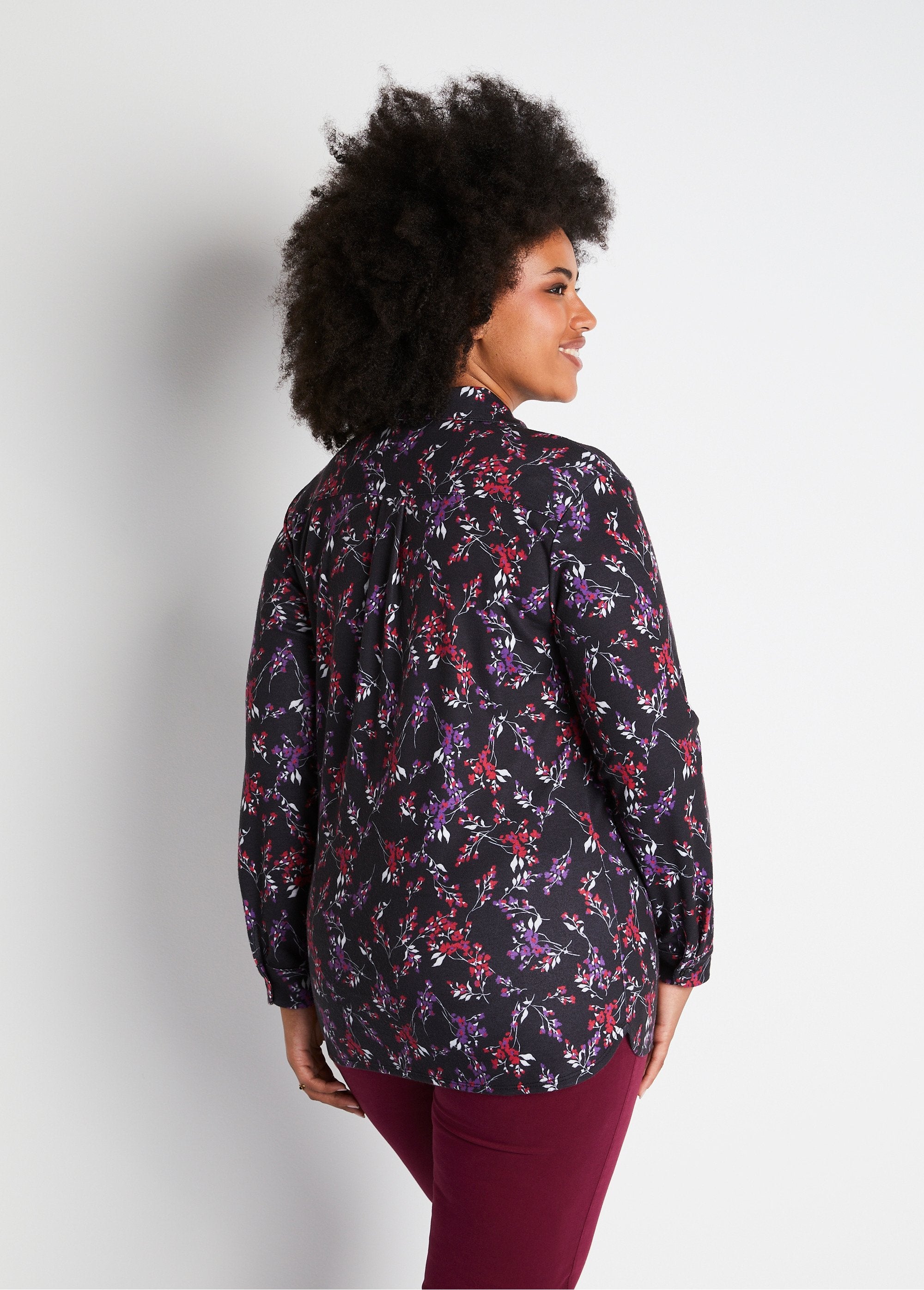 Warm_knit_floral_blouse_Black_print_DO1_curvy