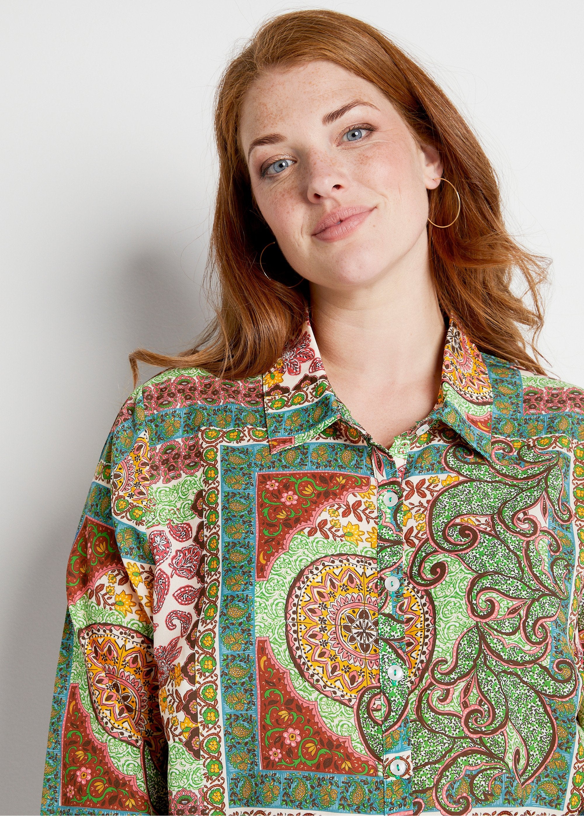 Printed_long-sleeved_blouse_Camel_print_DE1_curvy