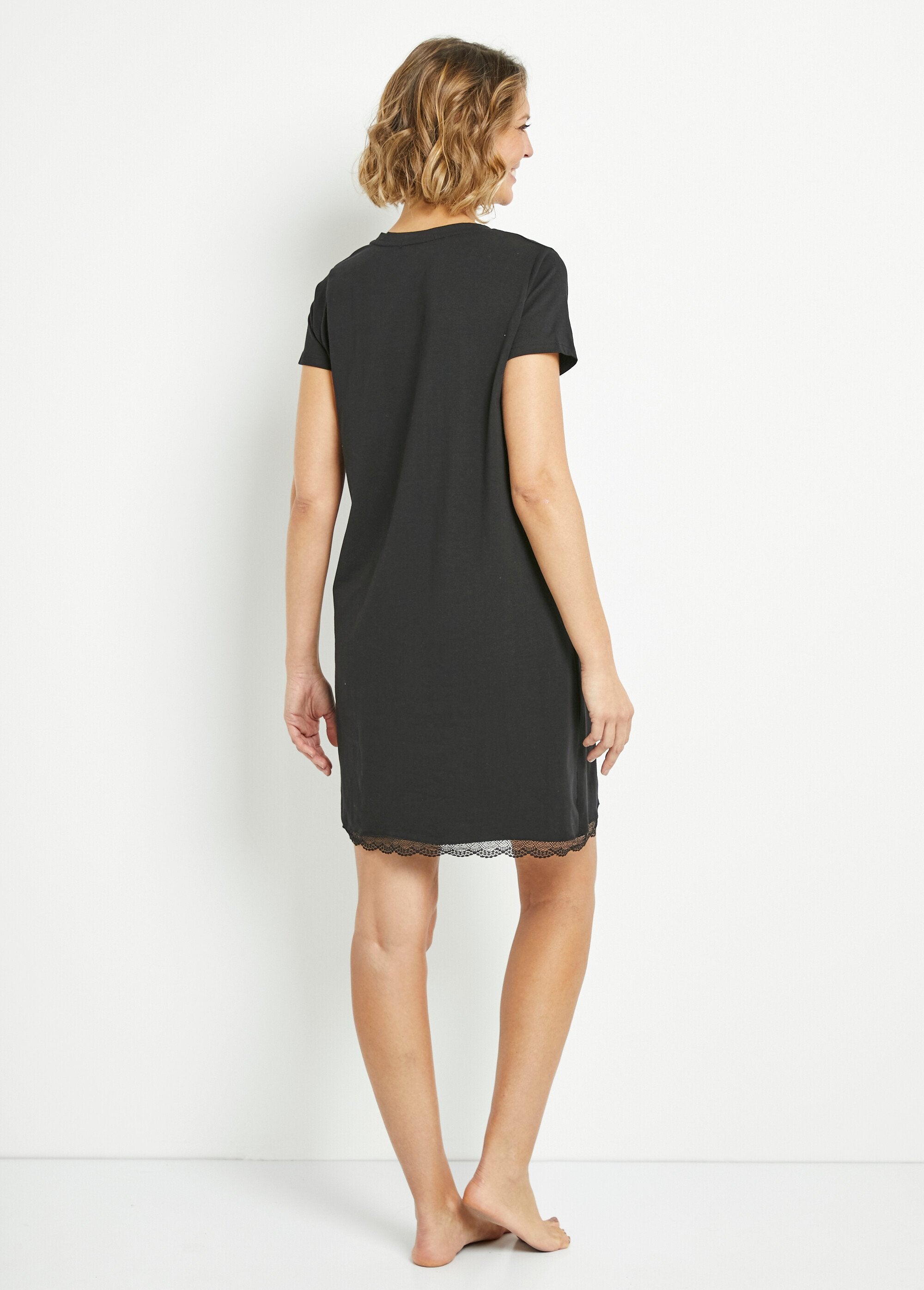 Short-sleeved_and_lace_nightie_Black_DO1_slim